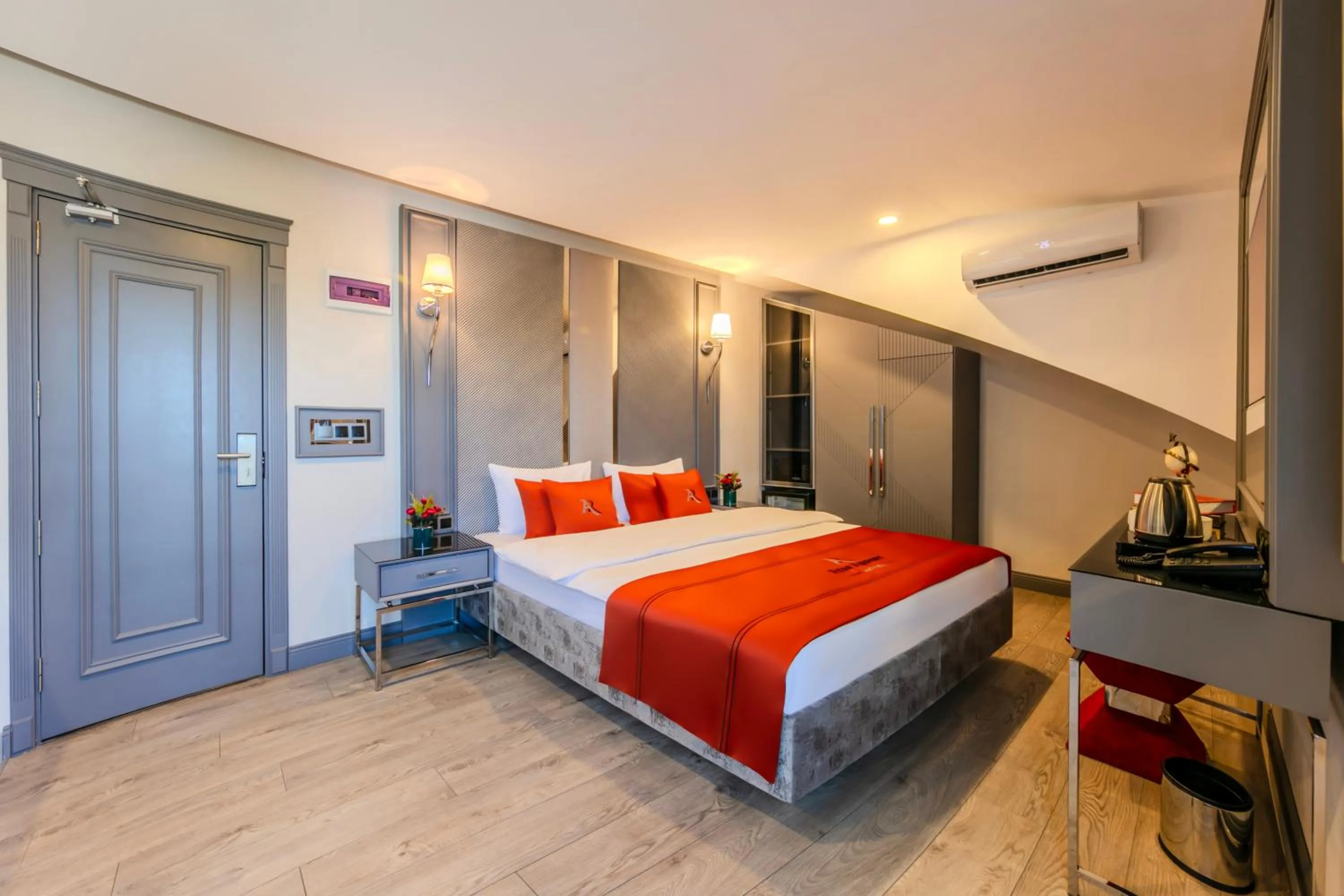 Photo of the whole room, Bed in Atar Airport Hotel - Restaurant & Spa Wellness