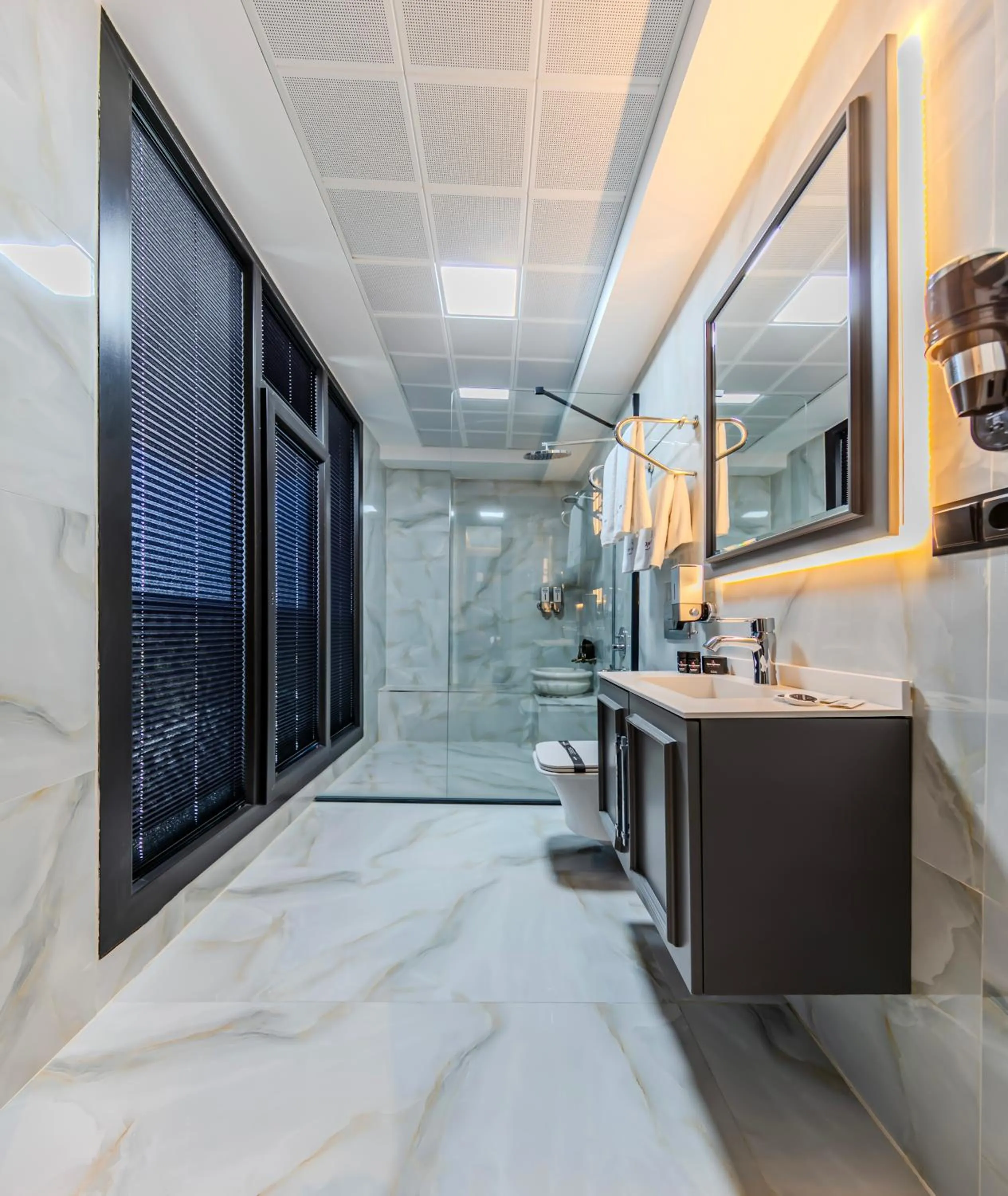 Photo of the whole room, Bed in Atar Airport Hotel - Restaurant & Spa Wellness