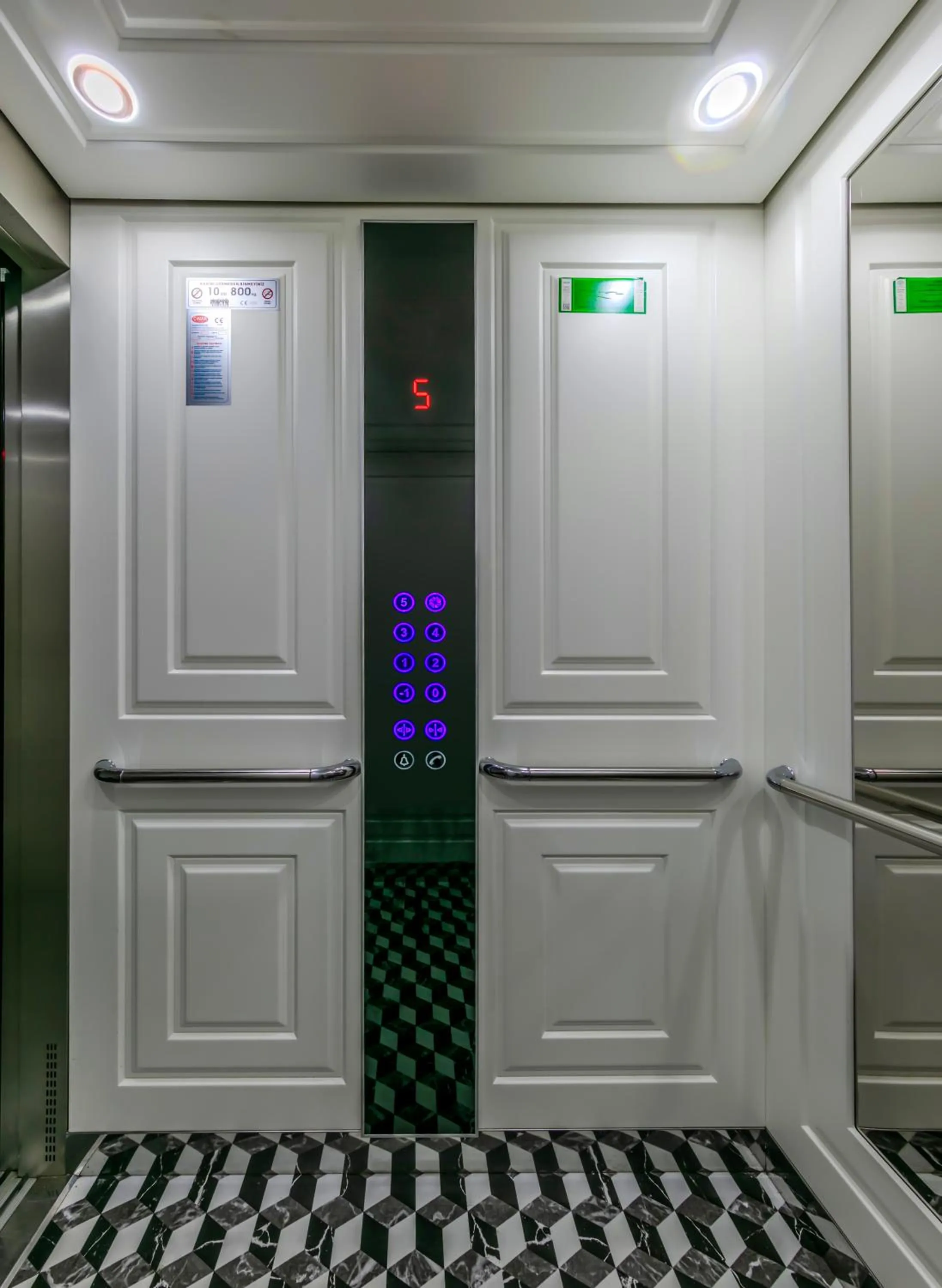 elevator in Atar Airport Hotel - Restaurant & Spa Wellness