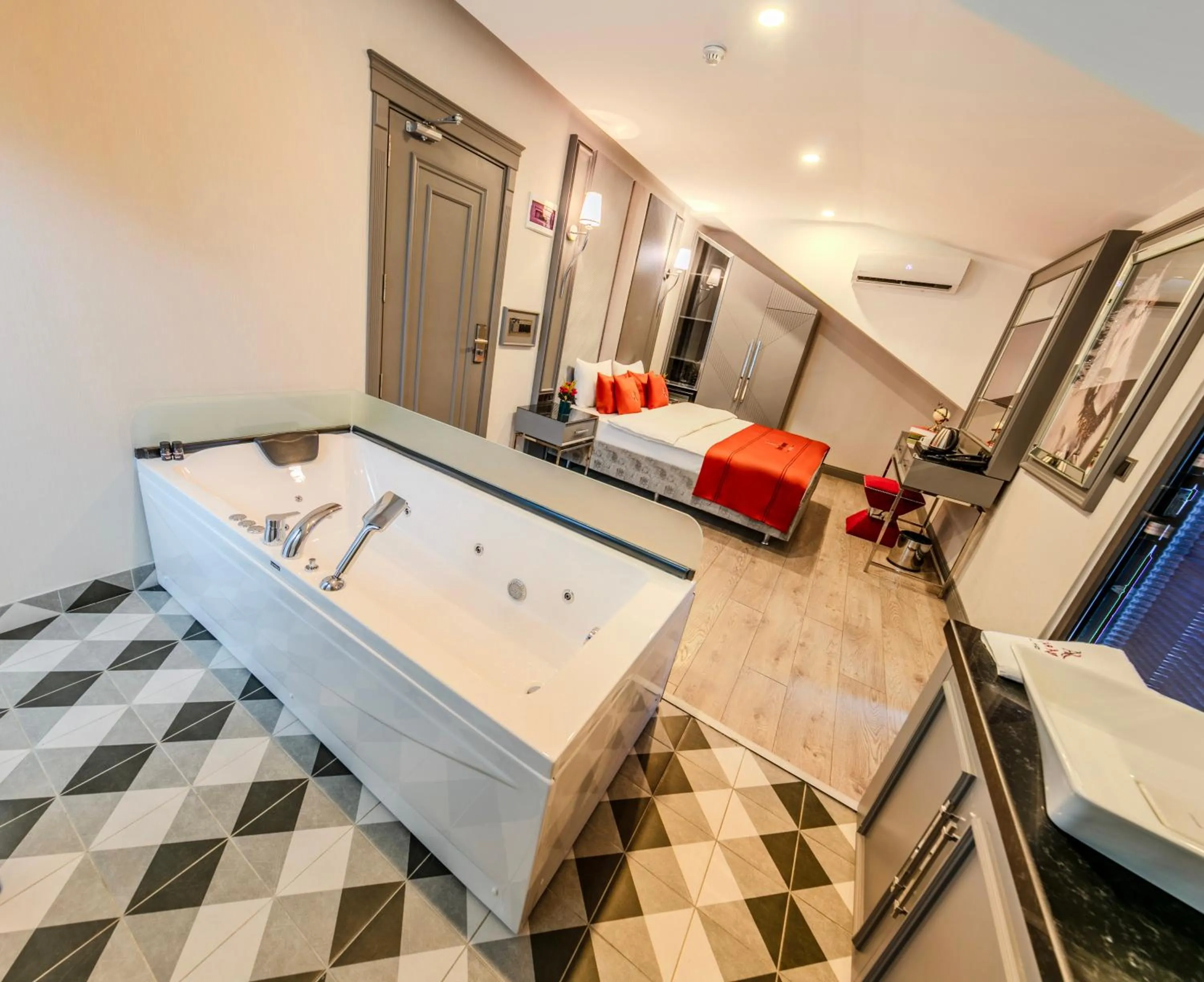 Photo of the whole room, Bed in Atar Airport Hotel - Restaurant & Spa Wellness