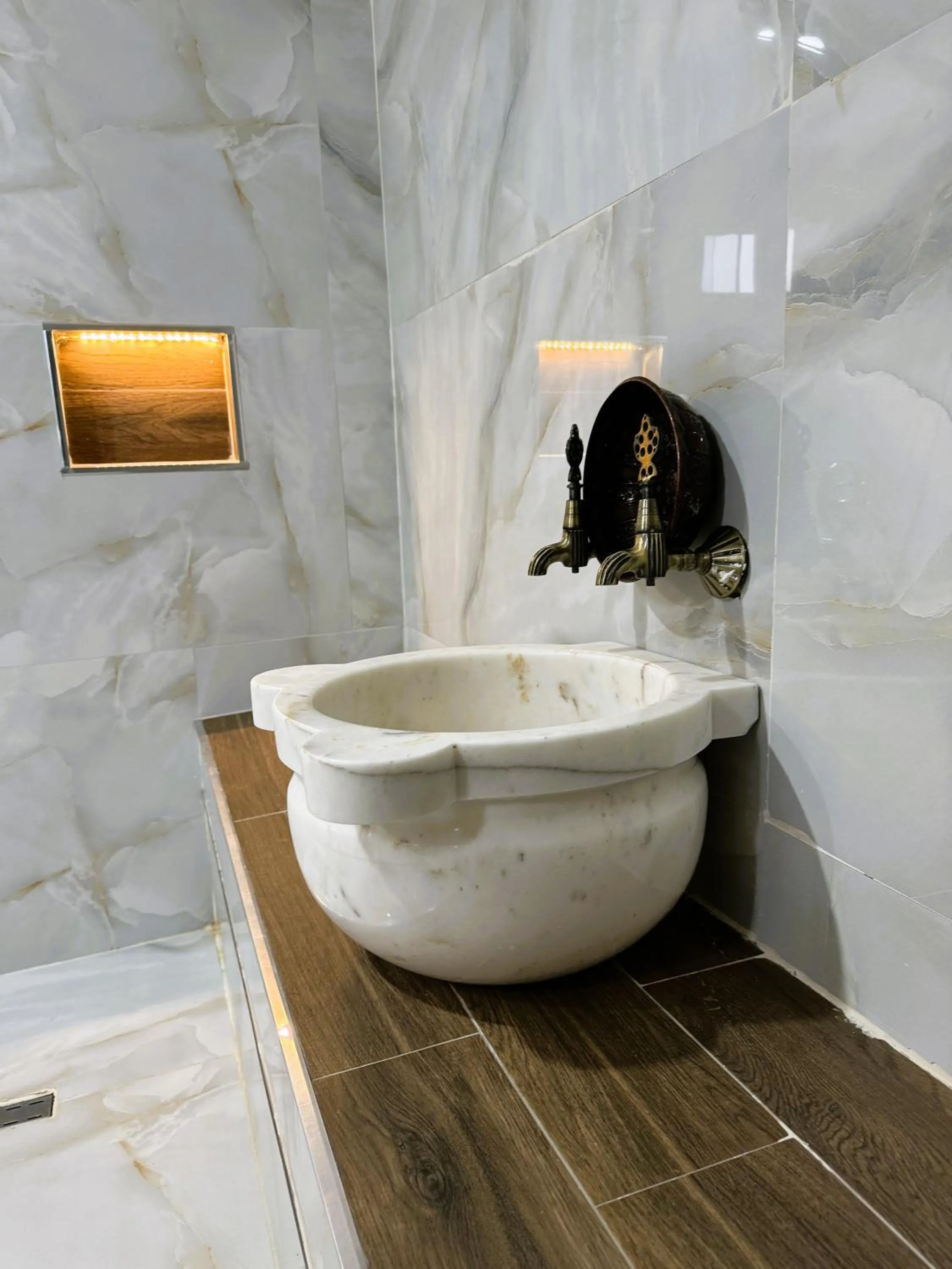 Hot Tub in Atar Airport Hotel - Restaurant & Spa Wellness