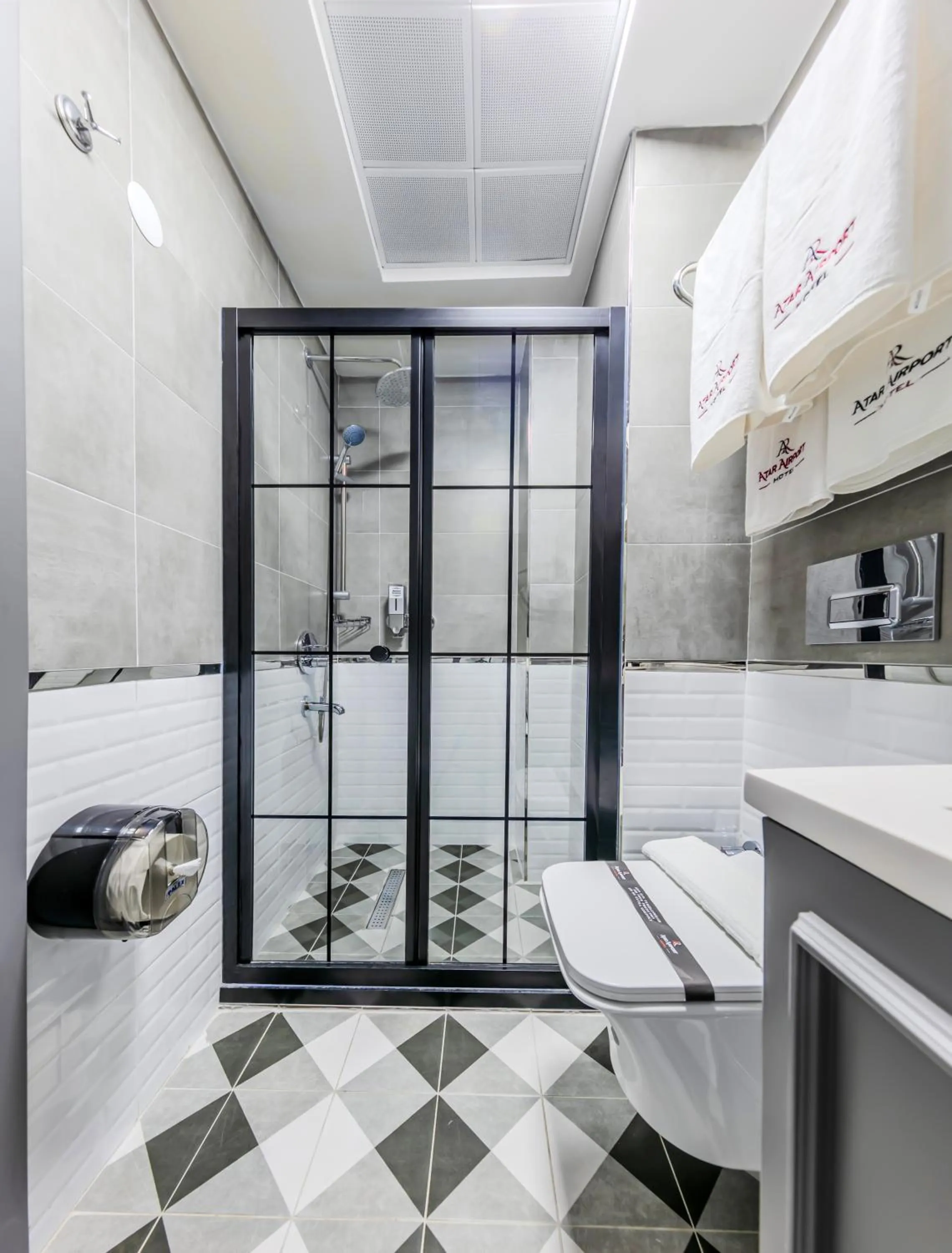 Bathroom, Bed in Atar Airport Hotel - Restaurant & Spa Wellness