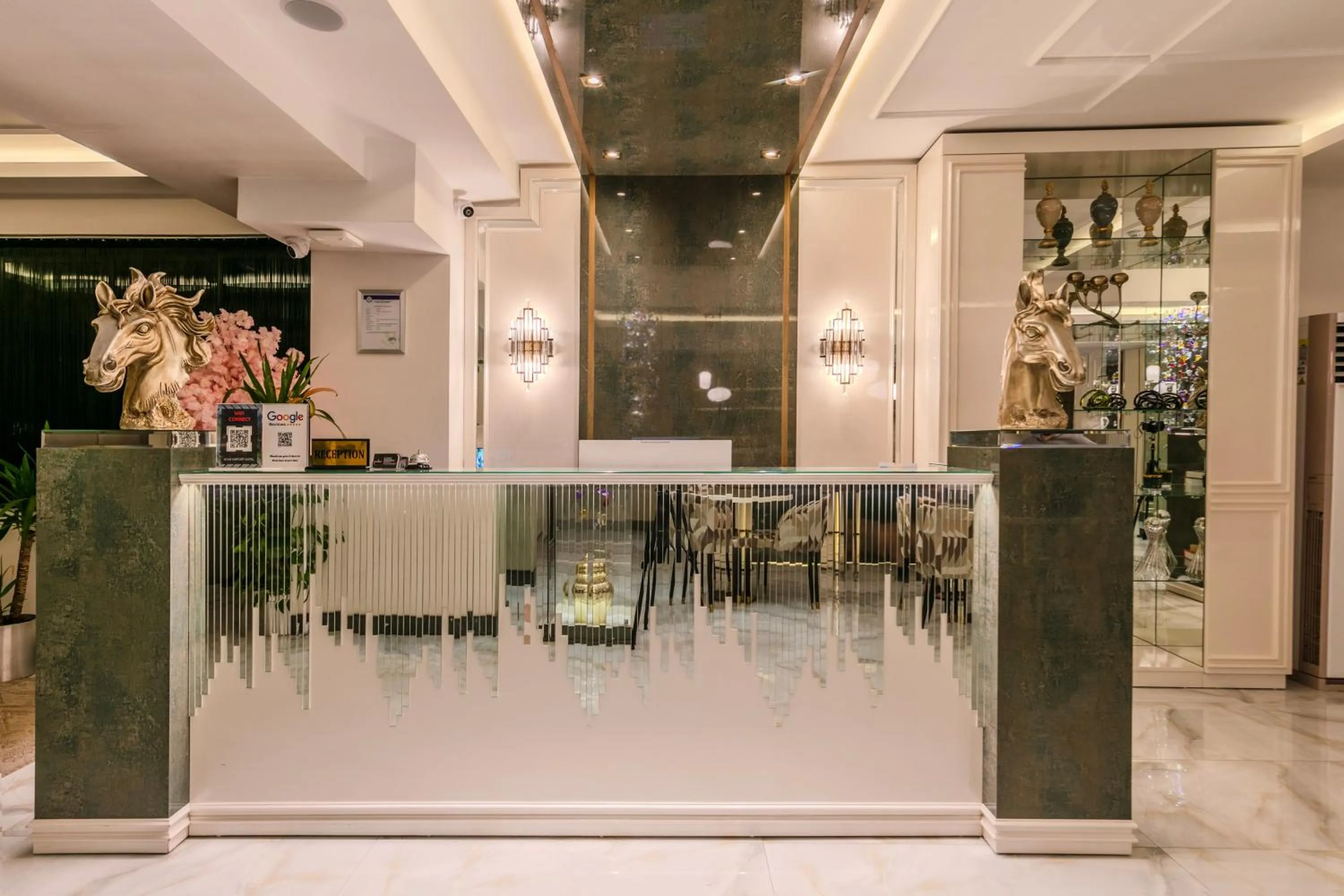 Lobby or reception in Atar Airport Hotel - Restaurant & Spa Wellness