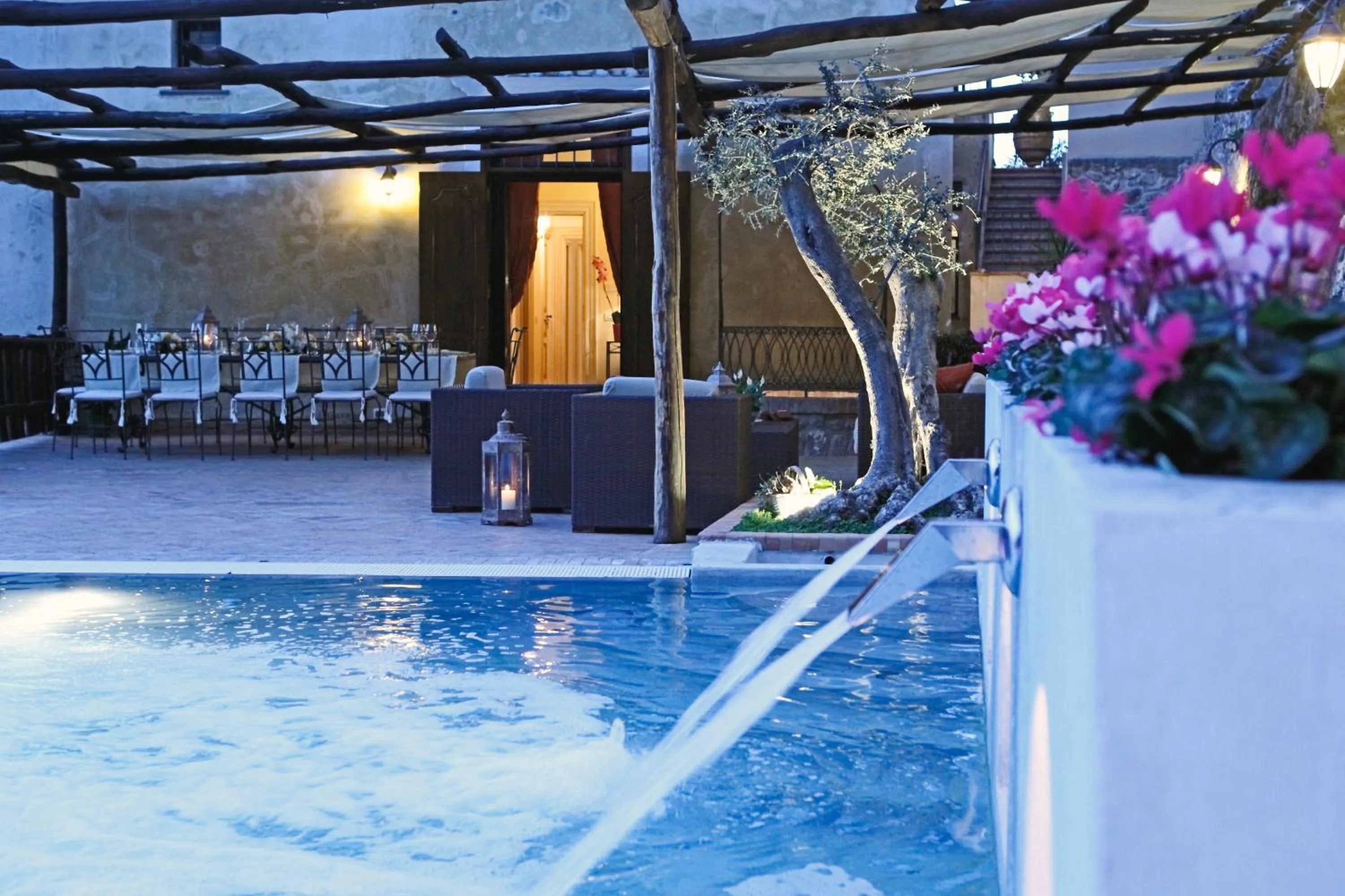 Swimming pool in Villa Alba d'Oro - Historic luxury villa