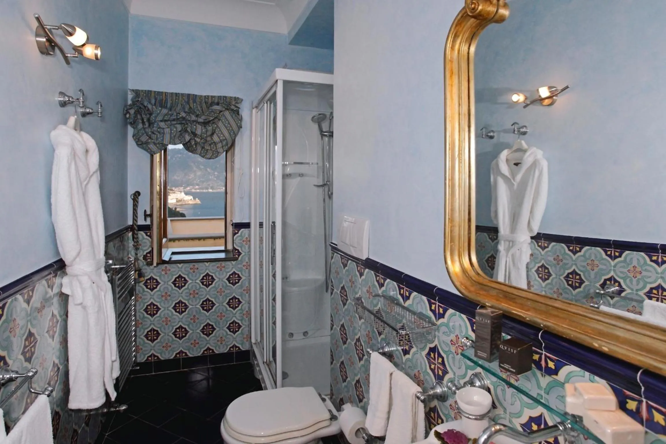 Bathroom in Villa Alba d'Oro - Historic luxury villa