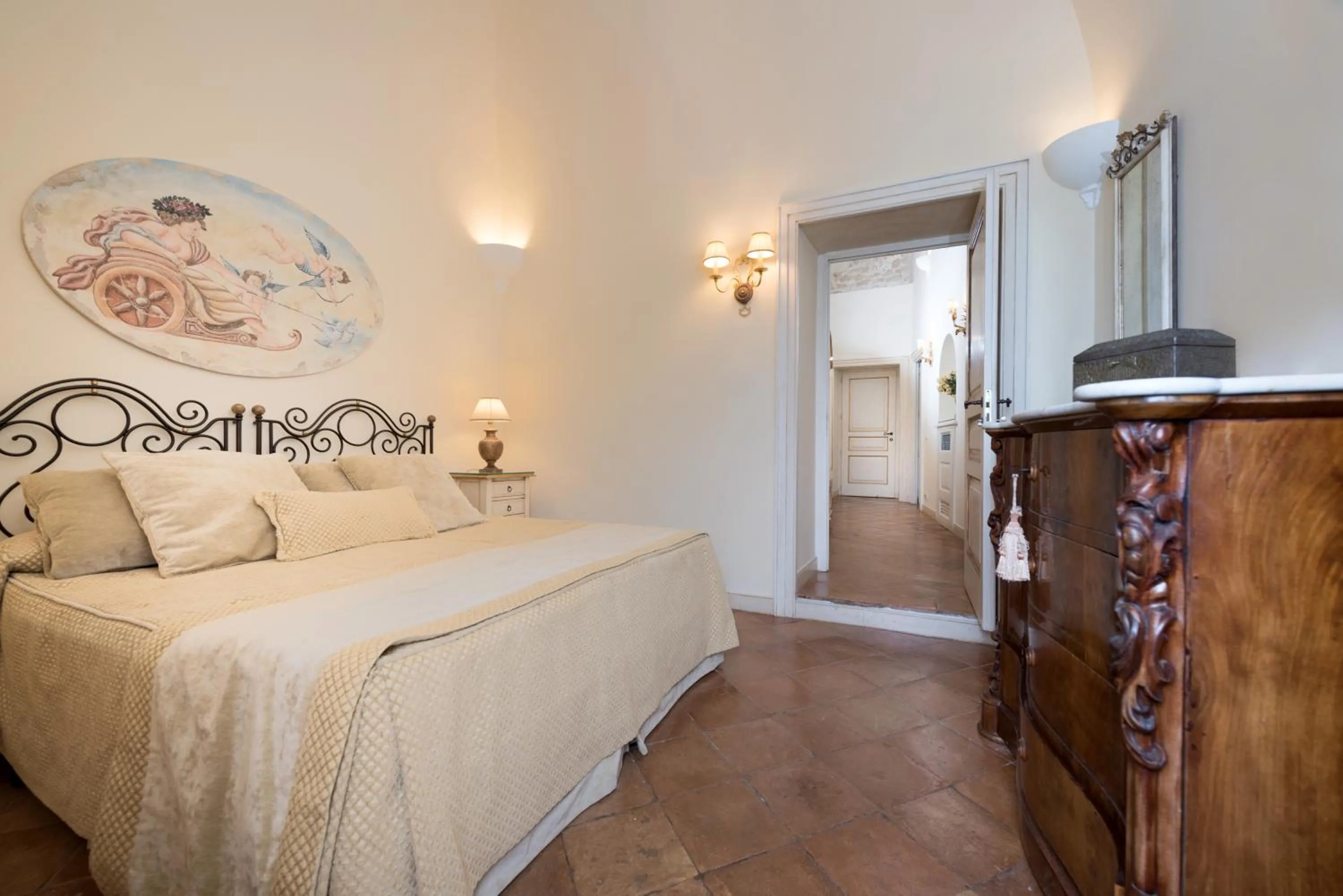 Bedroom, Bed in Villa Alba d'Oro - Historic luxury villa