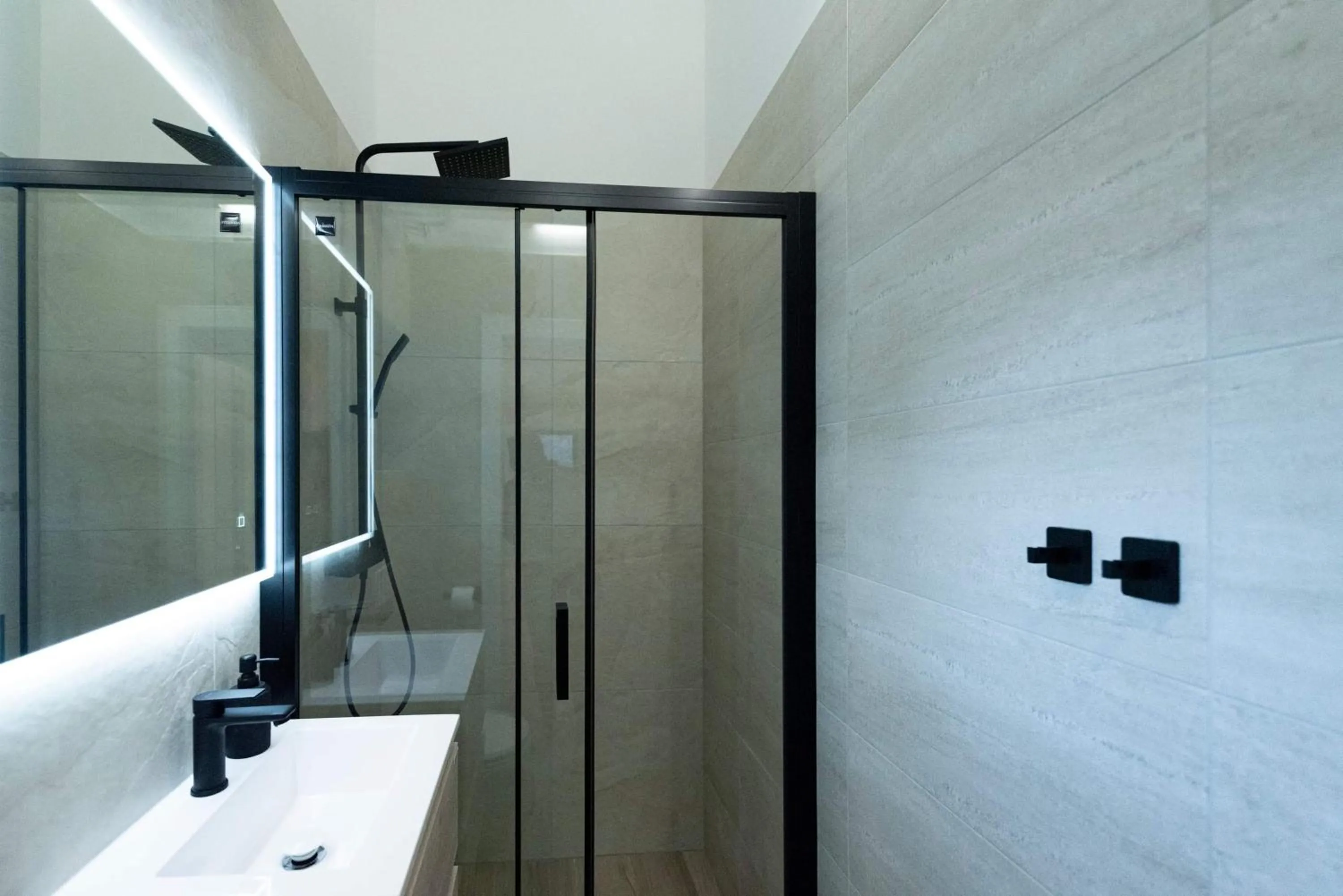 Shower in Lapidea apartments