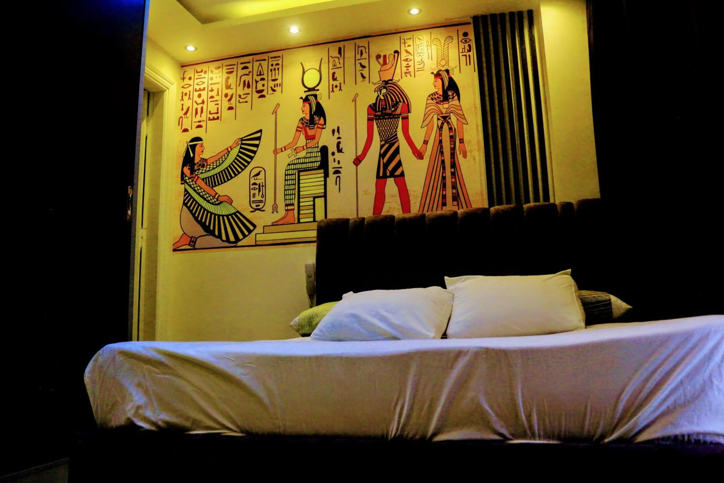 Bed in fabulous view pyramids inn hotel