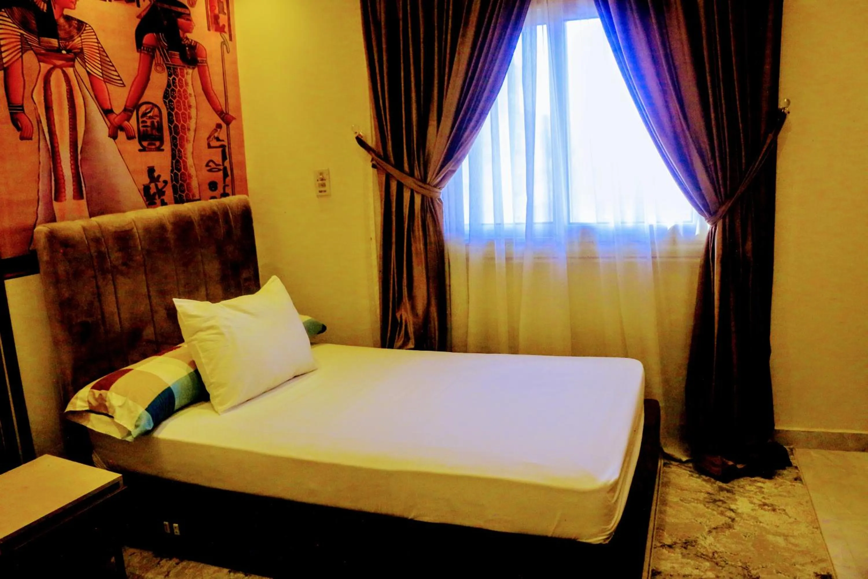 Bed in fabulous view pyramids inn hotel