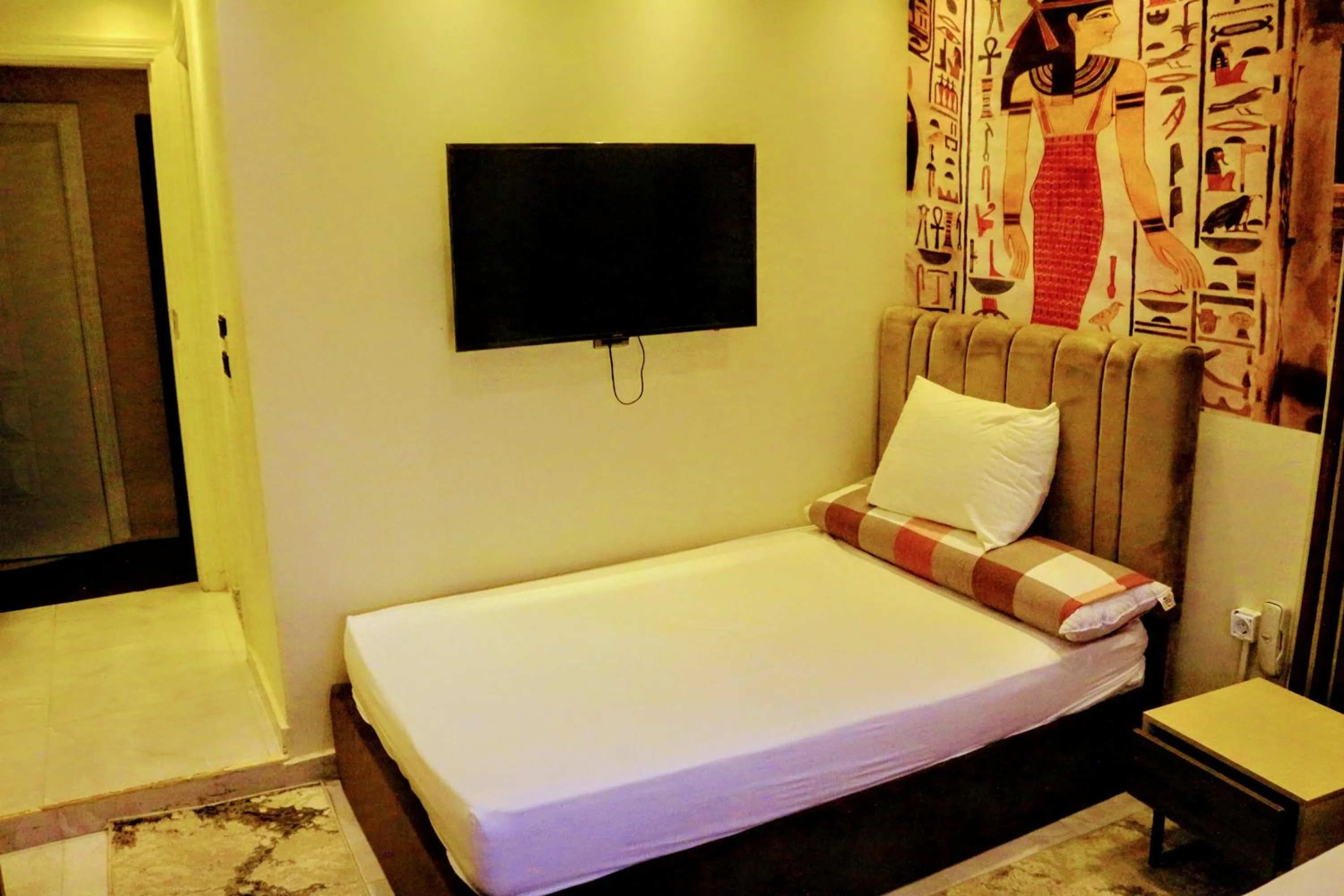 Bed in fabulous view pyramids inn hotel