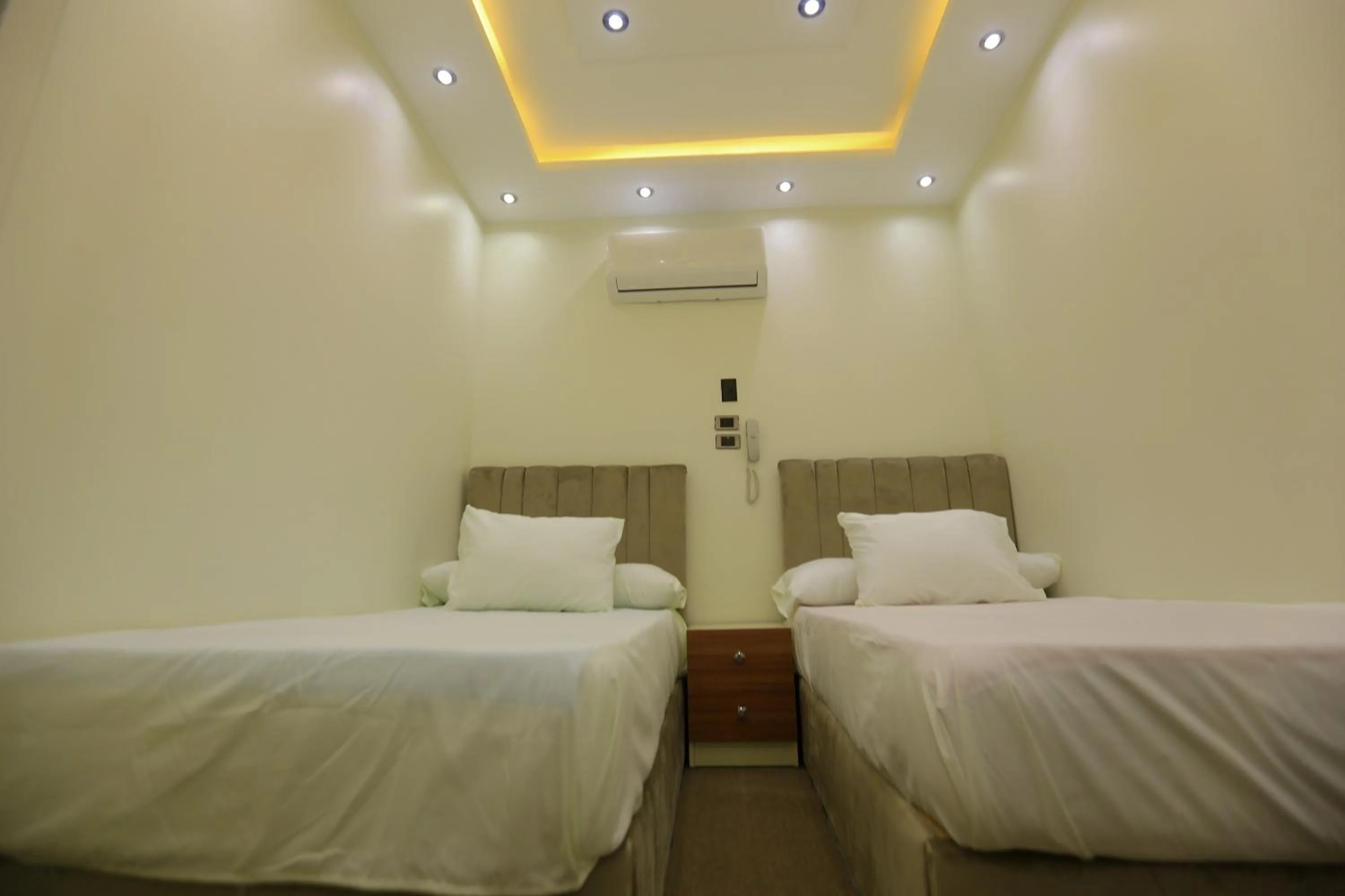 Bed in fabulous view pyramids inn hotel