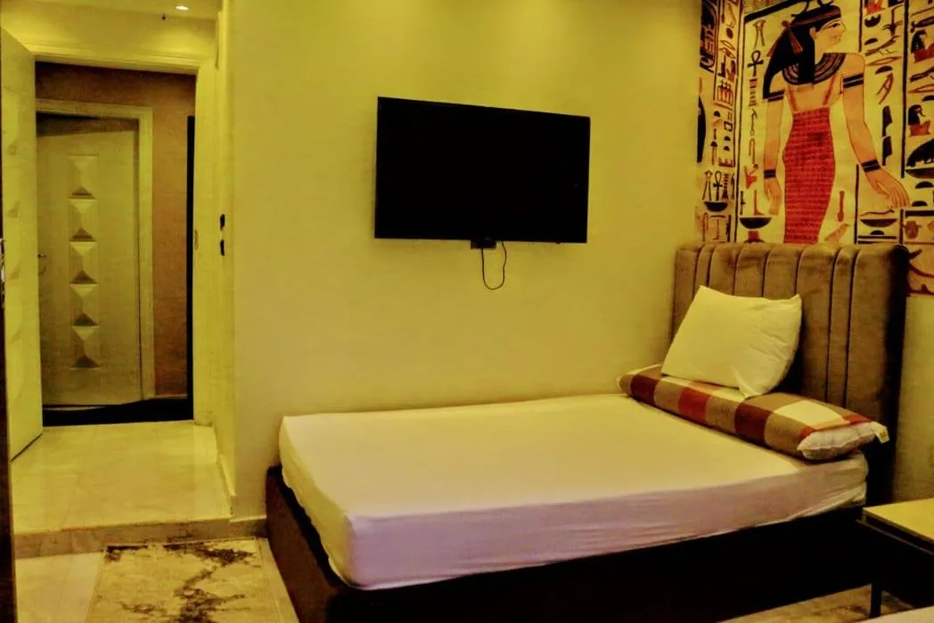 Bed in fabulous view pyramids inn hotel