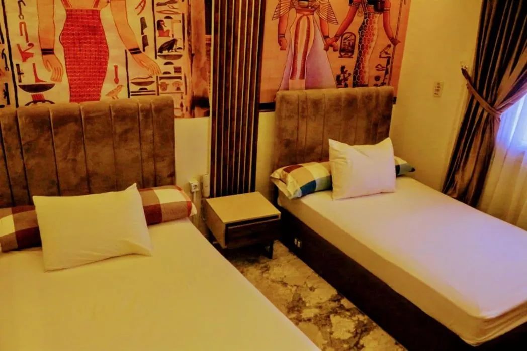 Bed in fabulous view pyramids inn hotel