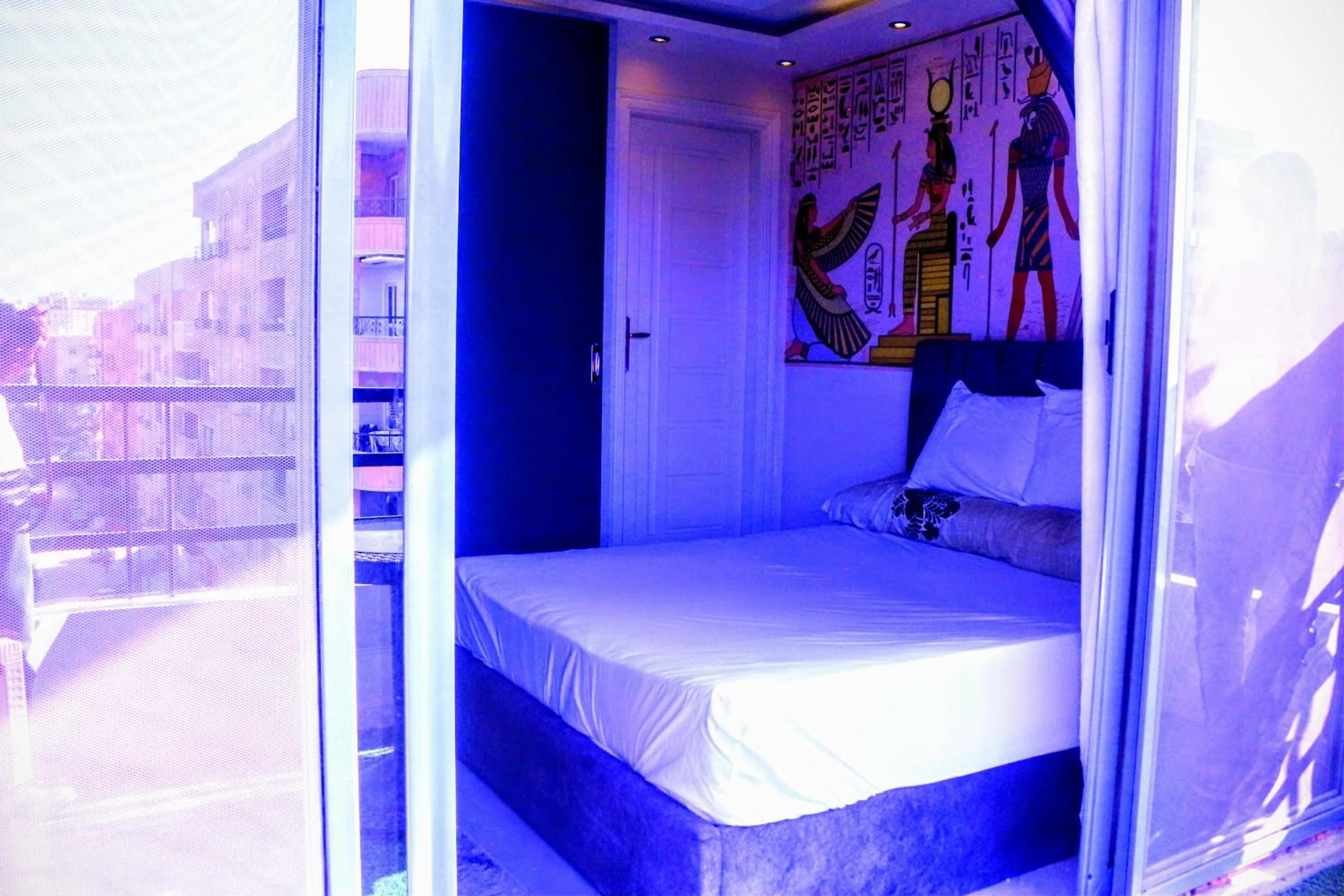 Bed in fabulous view pyramids inn hotel