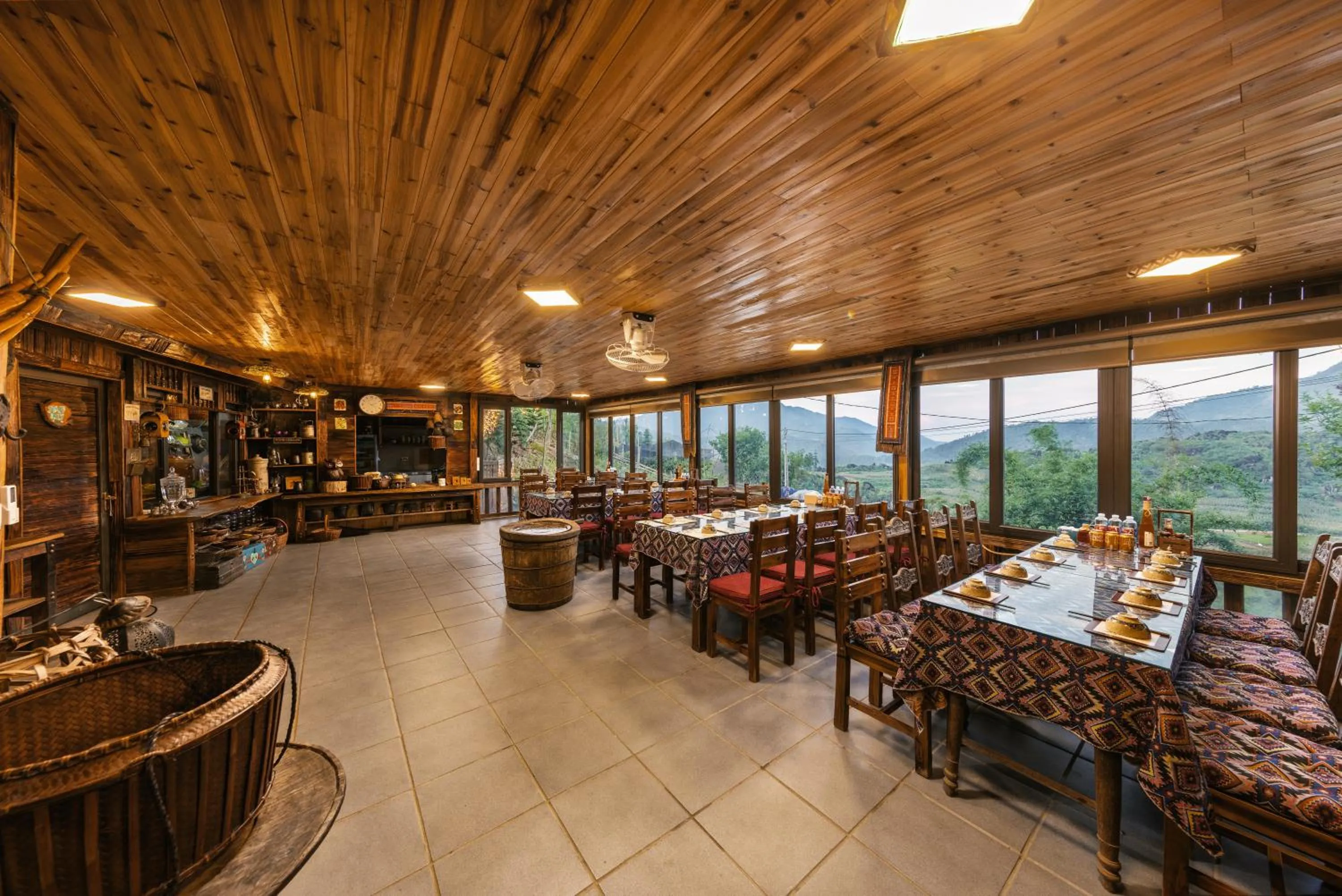 Restaurant/places to eat in Ta Phin Cottage