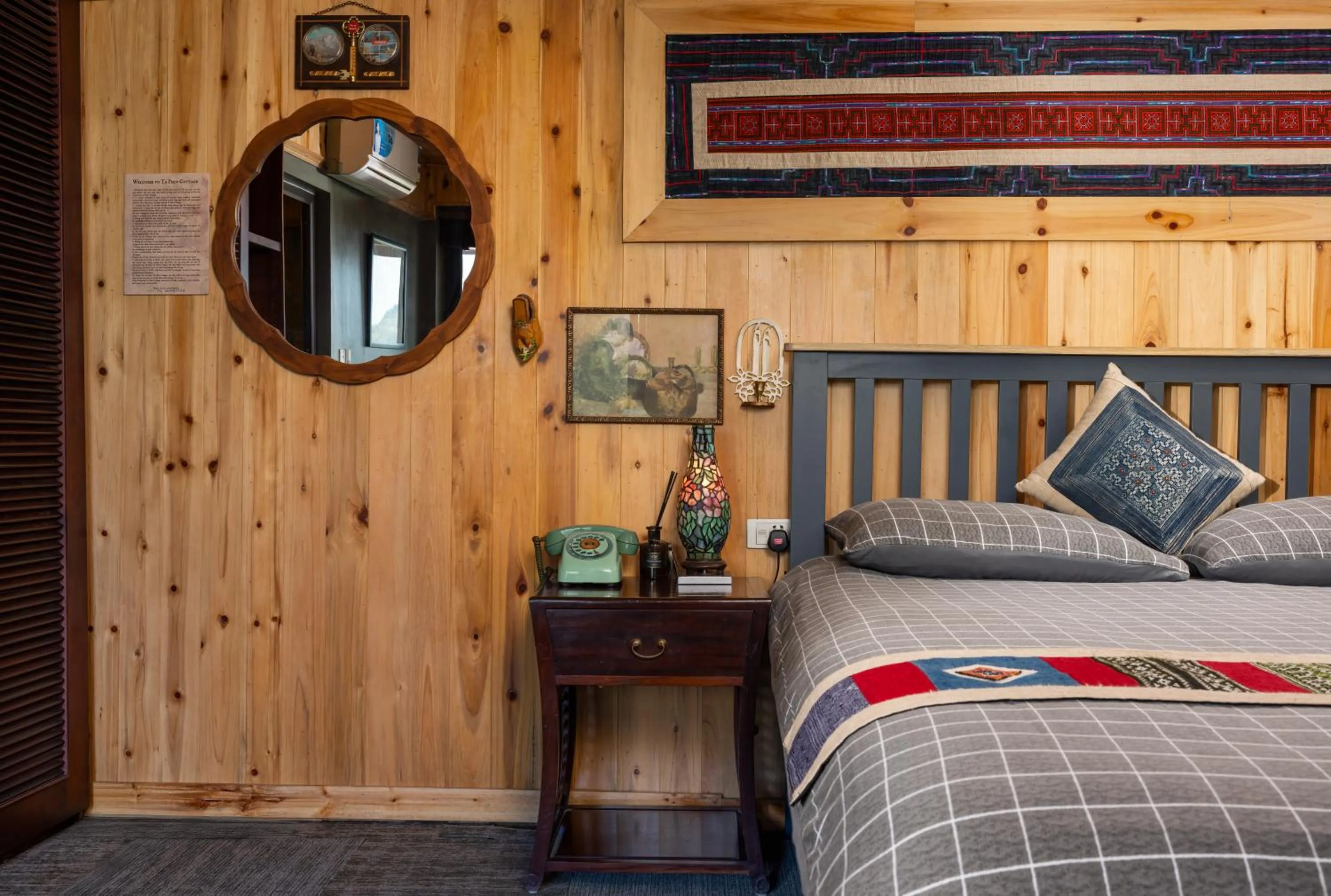 Decorative detail, Bed in Ta Phin Cottage