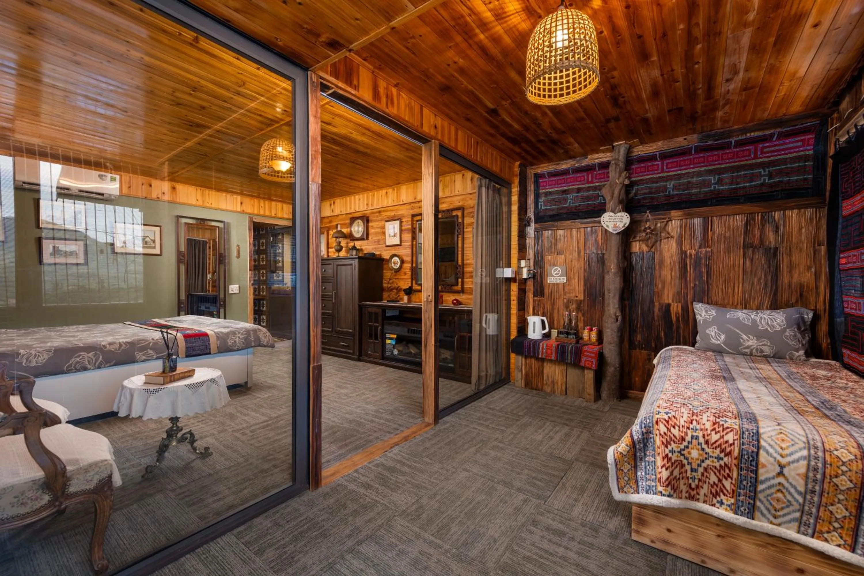 Photo of the whole room, Bed in Ta Phin Cottage