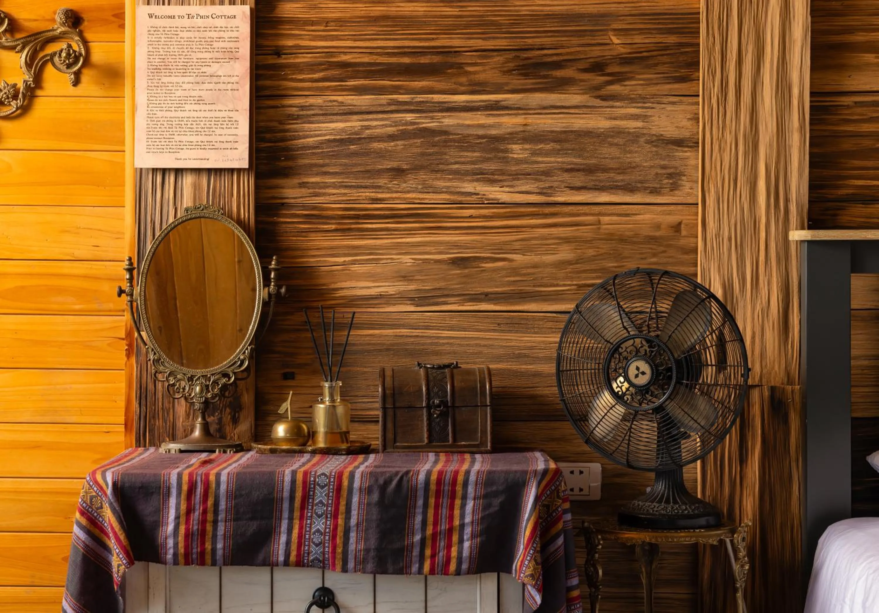 Decorative detail in Ta Phin Cottage