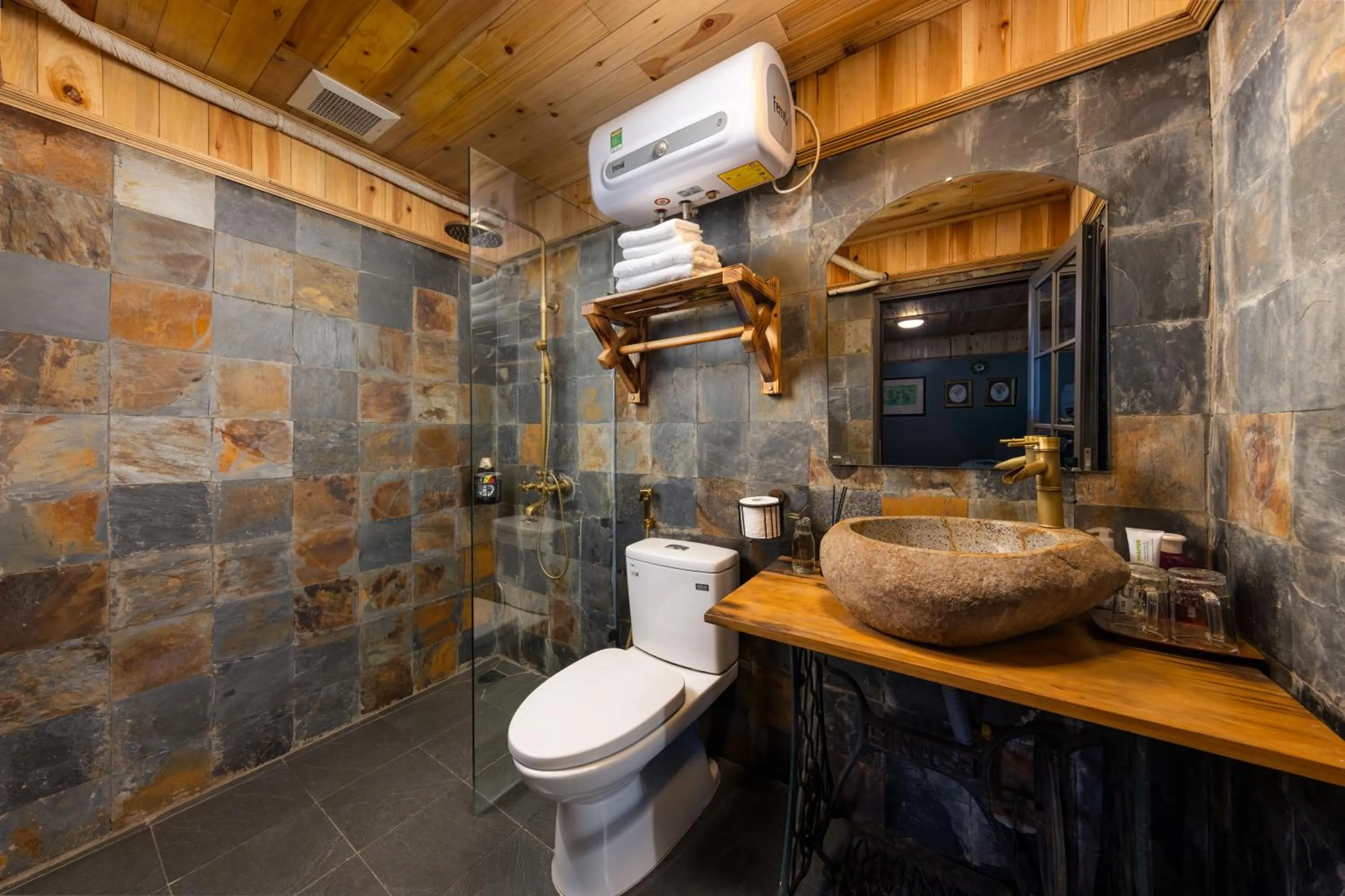 Toilet in Ta Phin Cottage