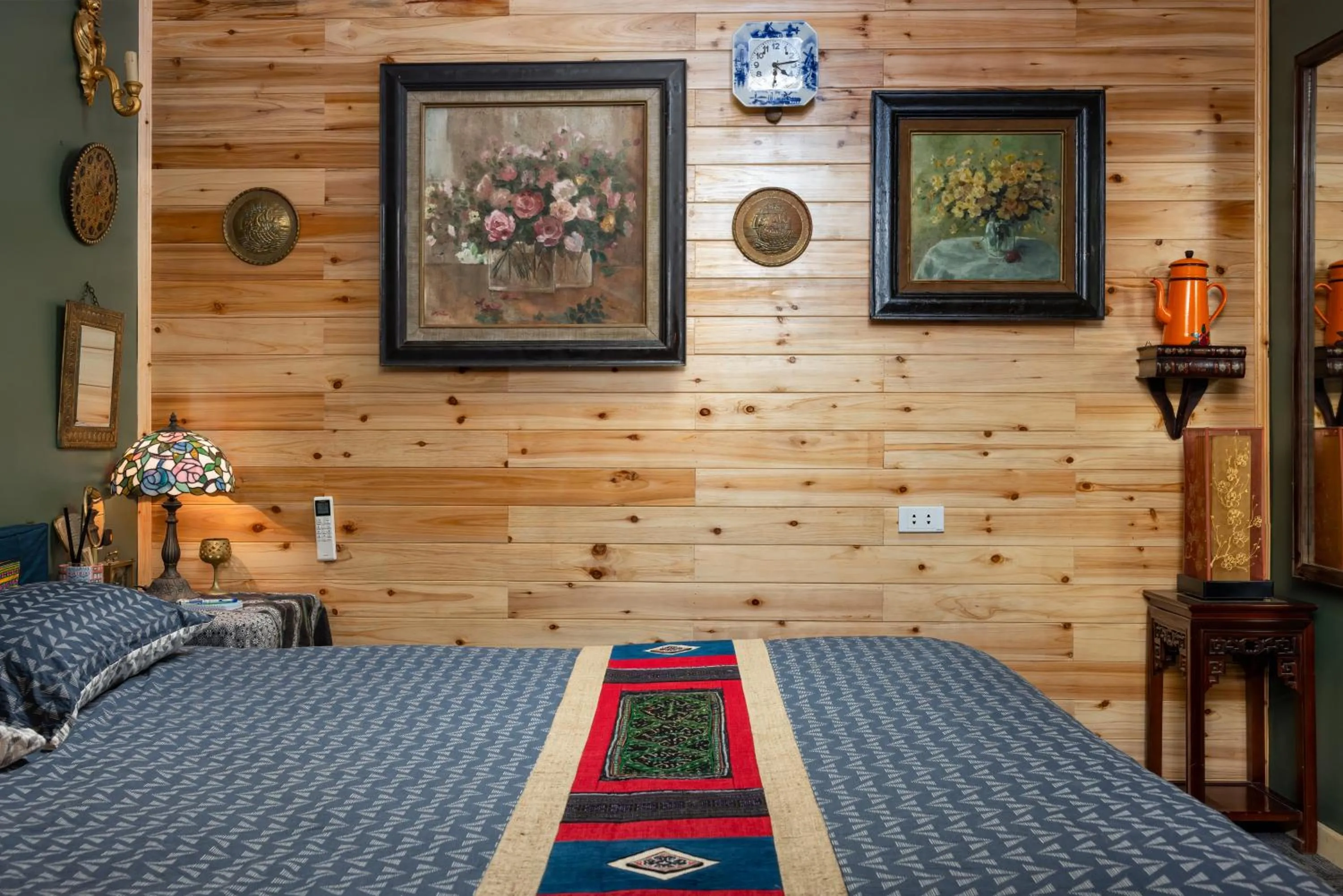 Decorative detail, Bed in Ta Phin Cottage