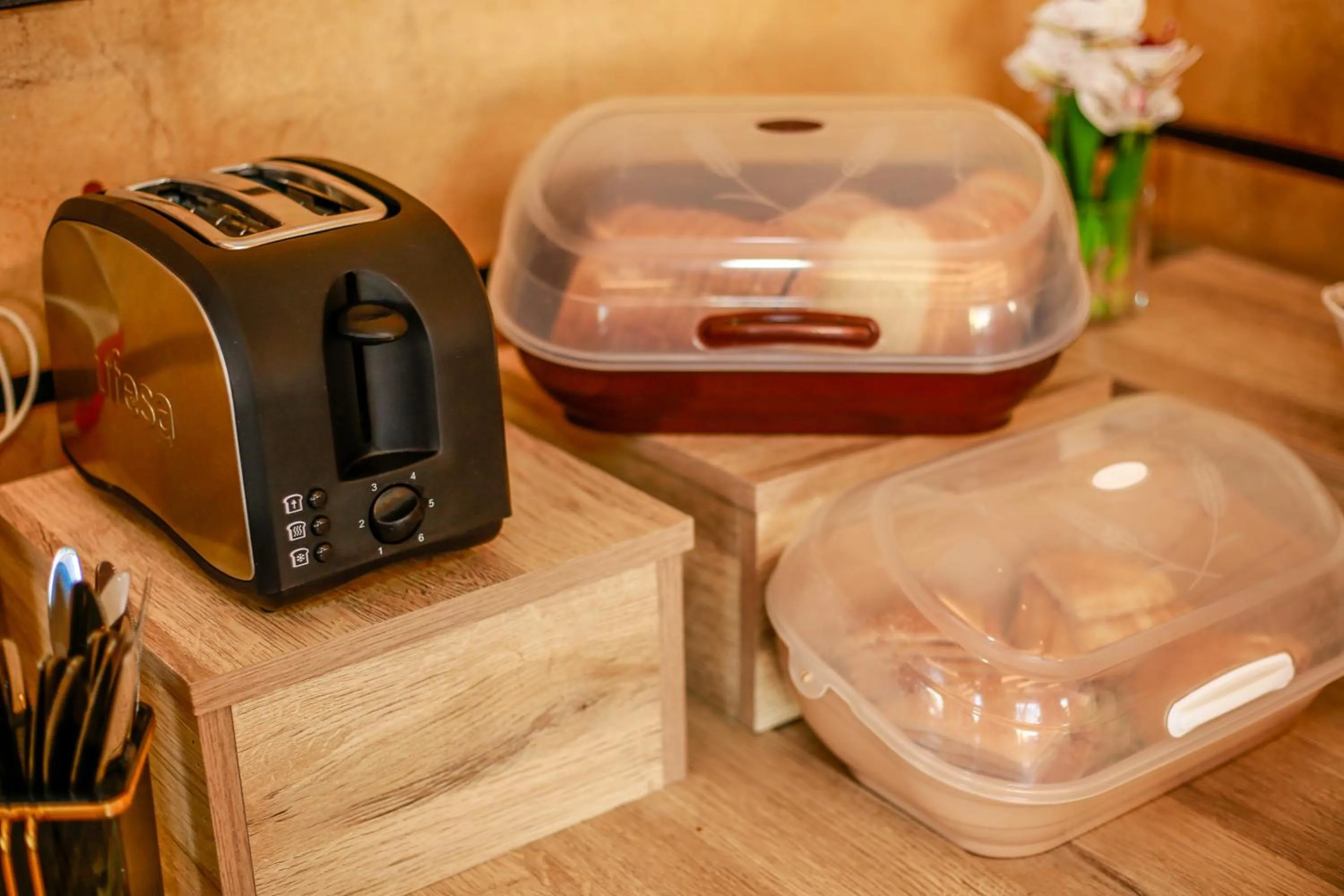 Coffee/tea facilities in Yafko Hotel