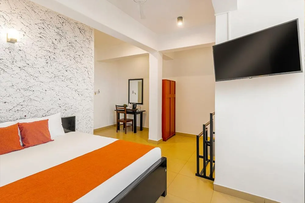 Bedroom, Bed in Beverly Hills Hotel