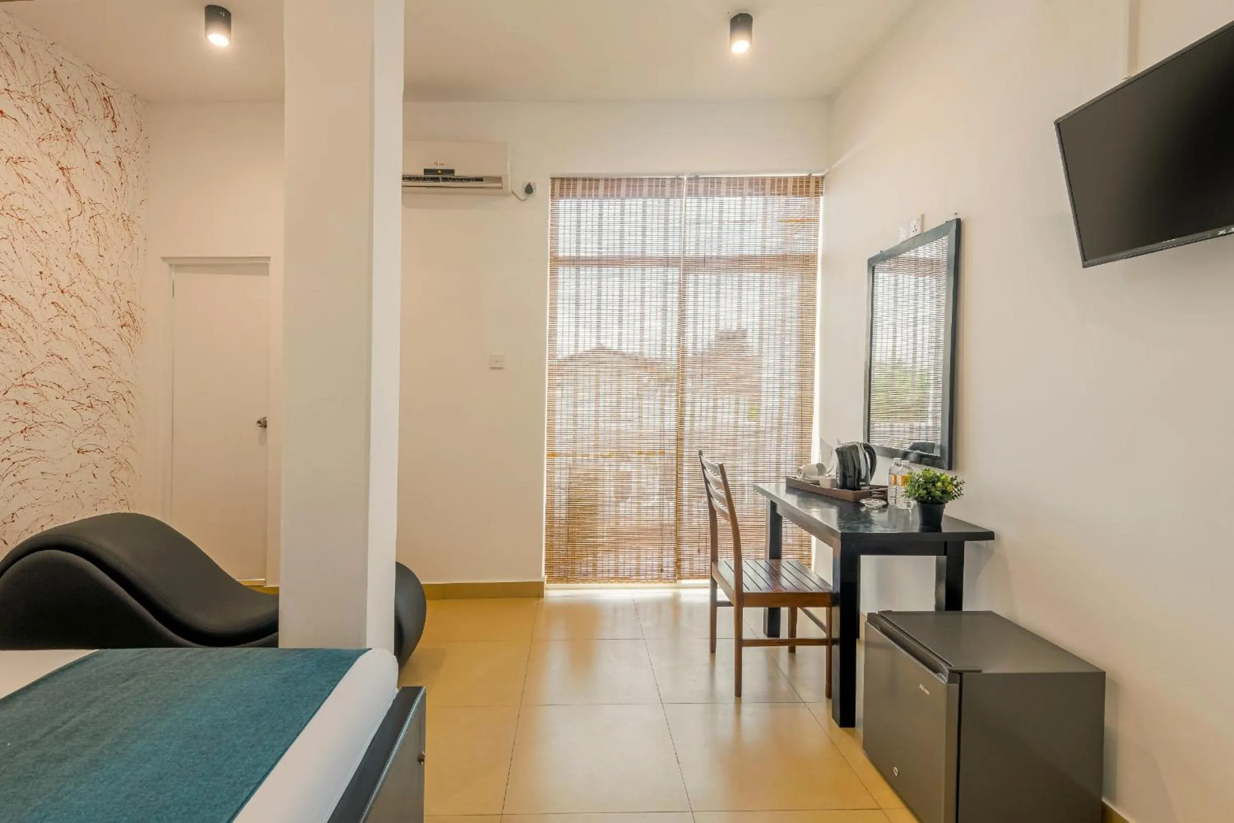 TV and multimedia, Bed in Beverly Hills Hotel