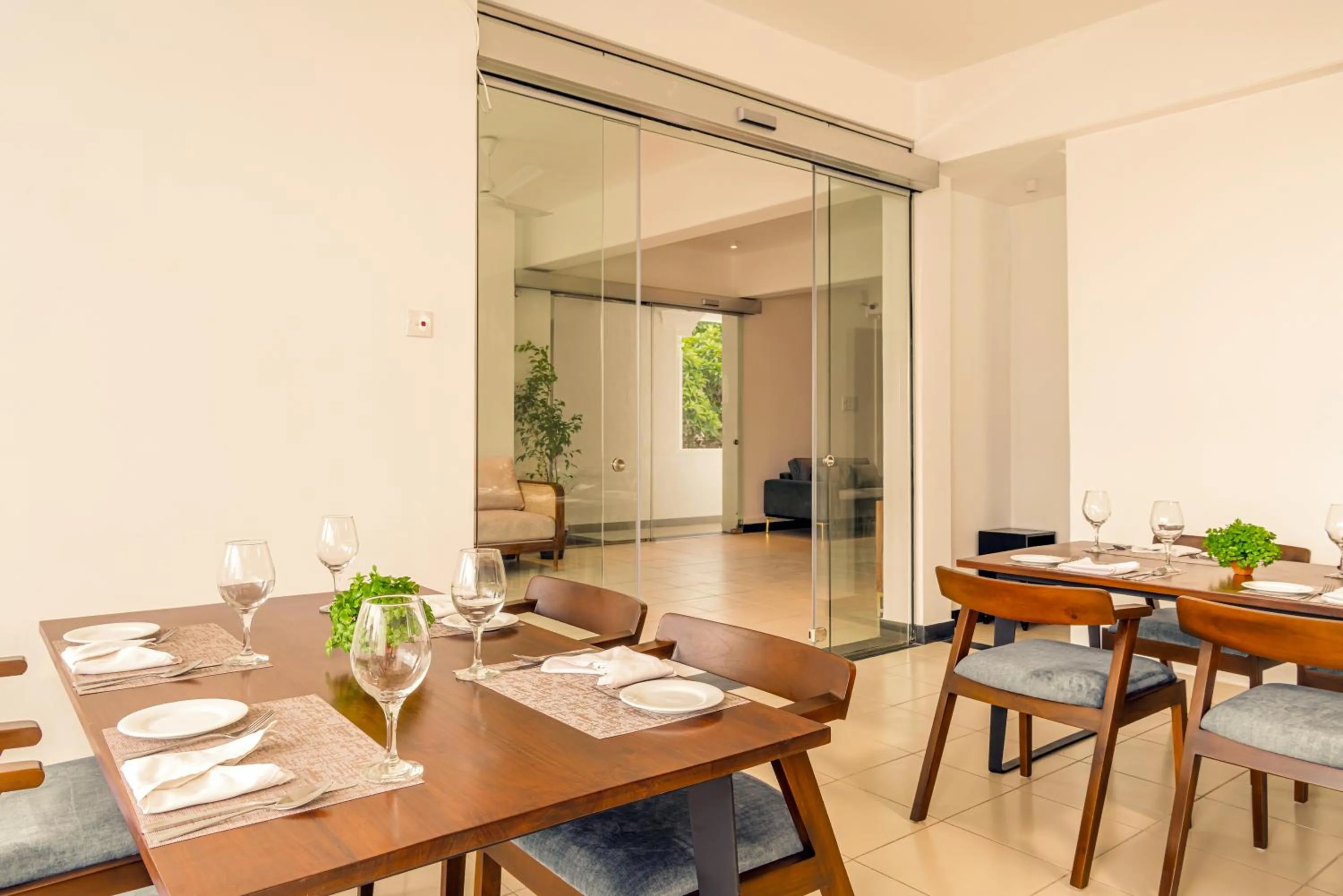 Restaurant/places to eat in Beverly Hills Hotel