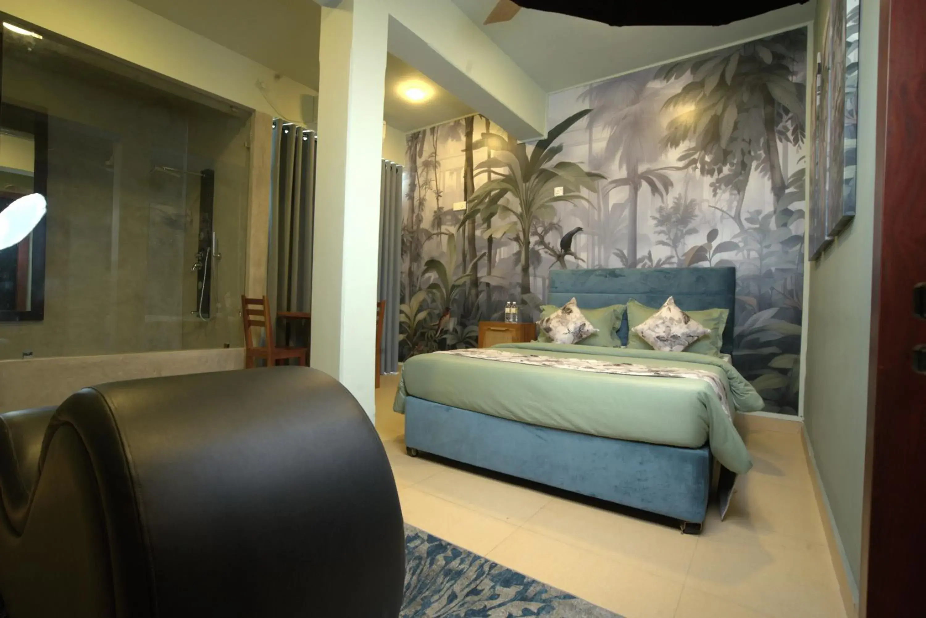 King Suite with Balcony in Beverly Hills Hotel King Suite with Balcony in Beverly Hills Hotel