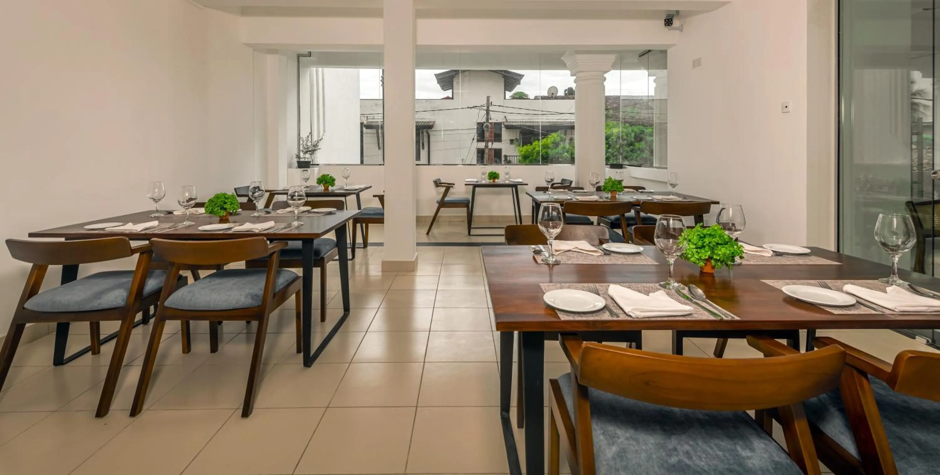 Restaurant/places to eat in Beverly Hills Hotel