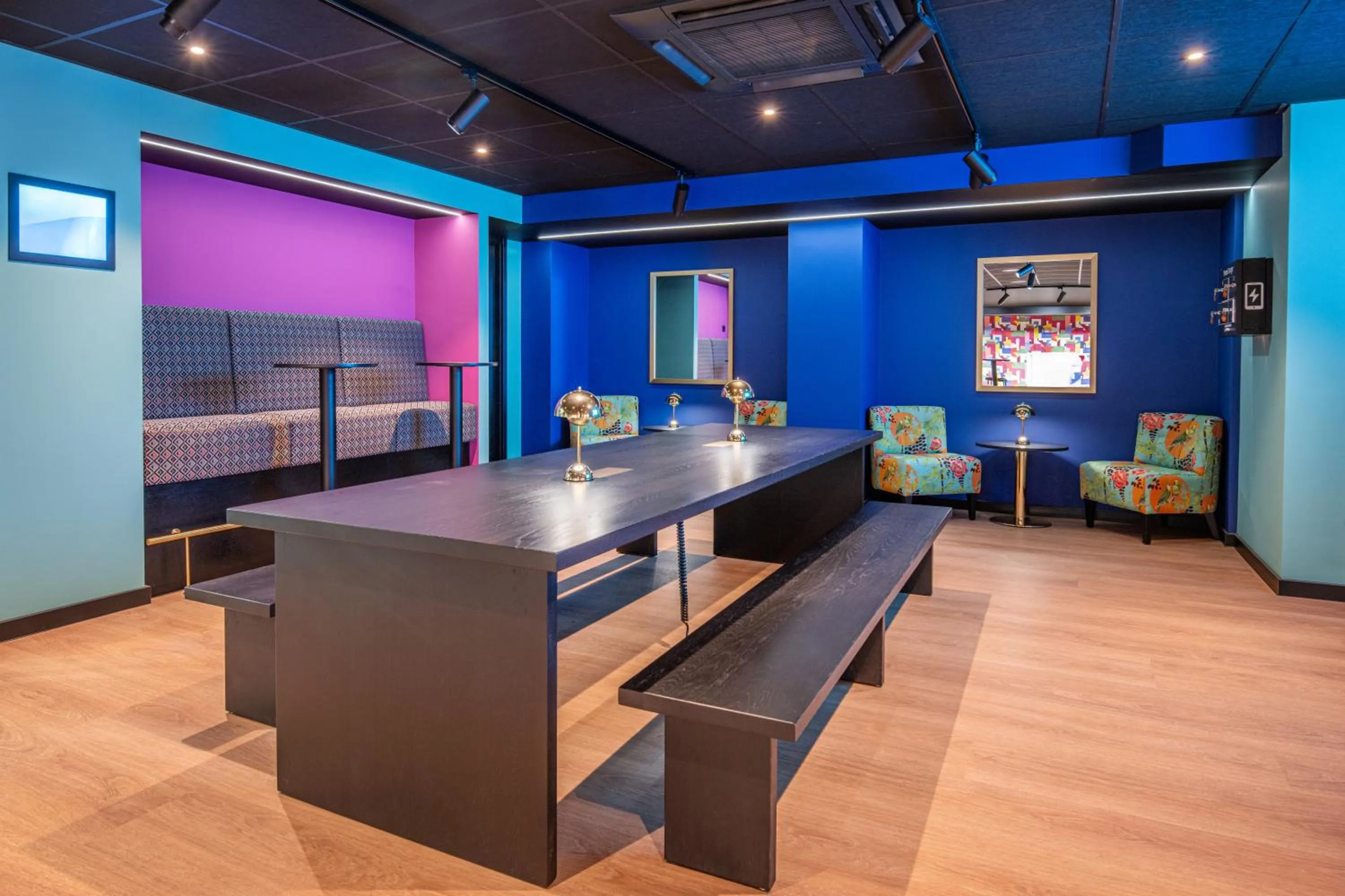 Lounge or bar in Thon Hotel Rotterdam City Centre