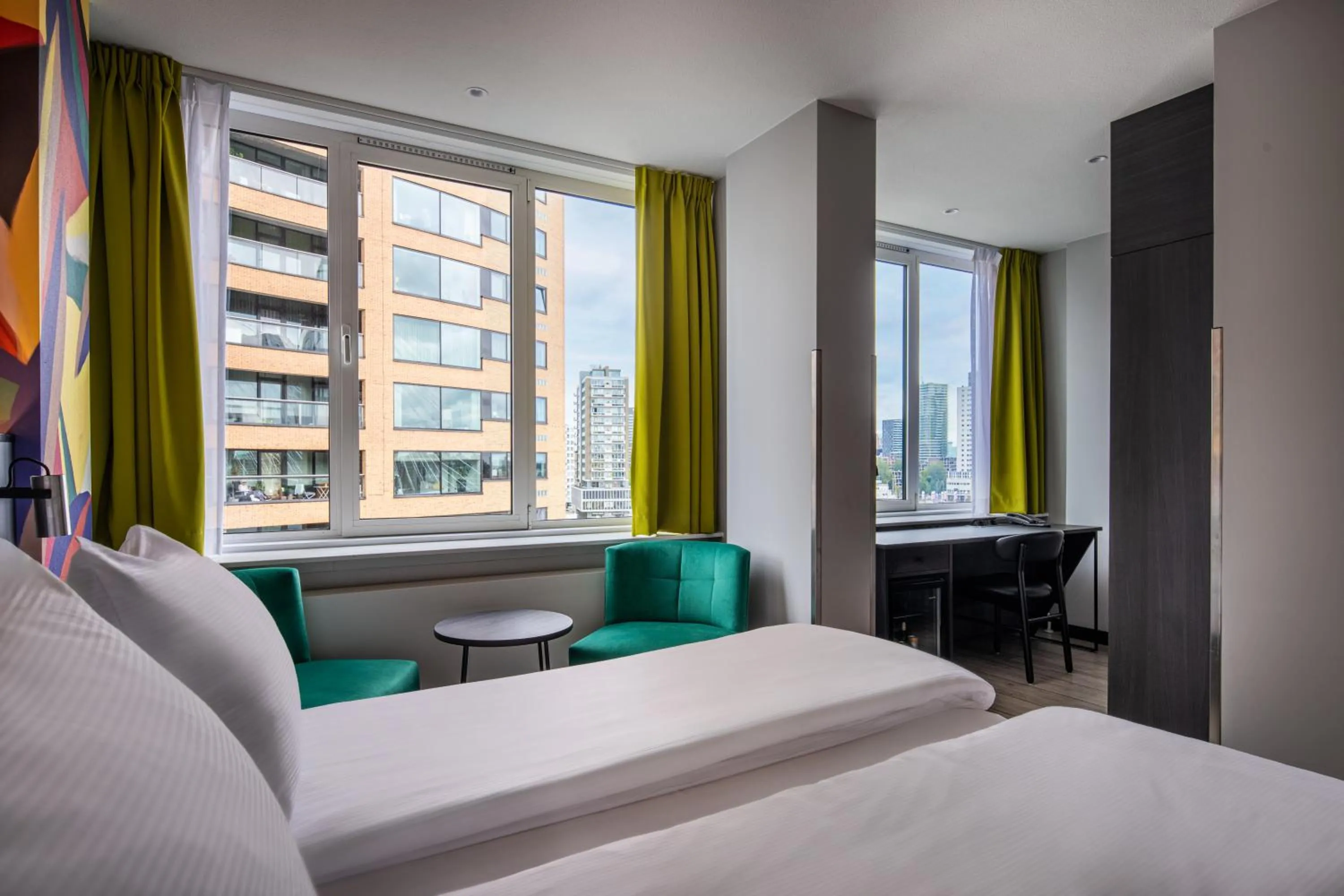 View (from property/room), Bed in Thon Hotel Rotterdam City Centre