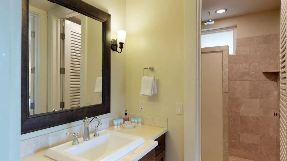 Fabulous Villa Sleeps 6 Short Walk To Poipu Brennecke and Shipwreck Beach