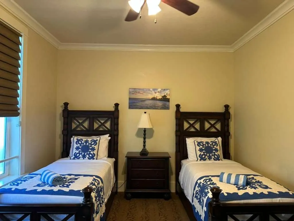 Bed in Fabulous Villa Sleeps 6 Short Walk To Poipu Brennecke and Shipwreck Beach