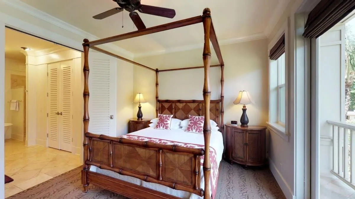 Bed in Fabulous Villa Sleeps 6 Short Walk To Poipu Brennecke and Shipwreck Beach