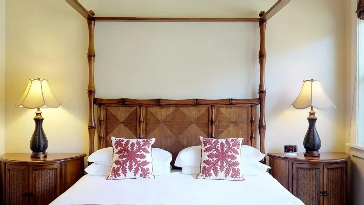 Bed in Fabulous Villa Sleeps 6 Short Walk To Poipu Brennecke and Shipwreck Beach