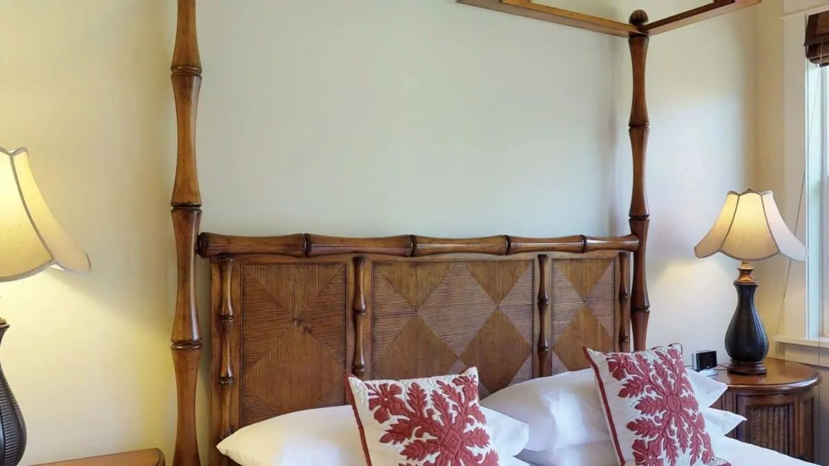 Bed in Fabulous Villa Sleeps 6 Short Walk To Poipu Brennecke and Shipwreck Beach