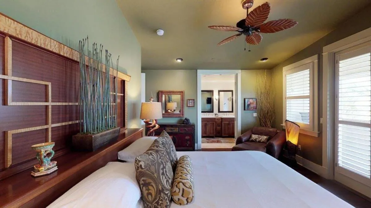 Bed in C300 Custom 4 bedroom Ocean View Penthouse