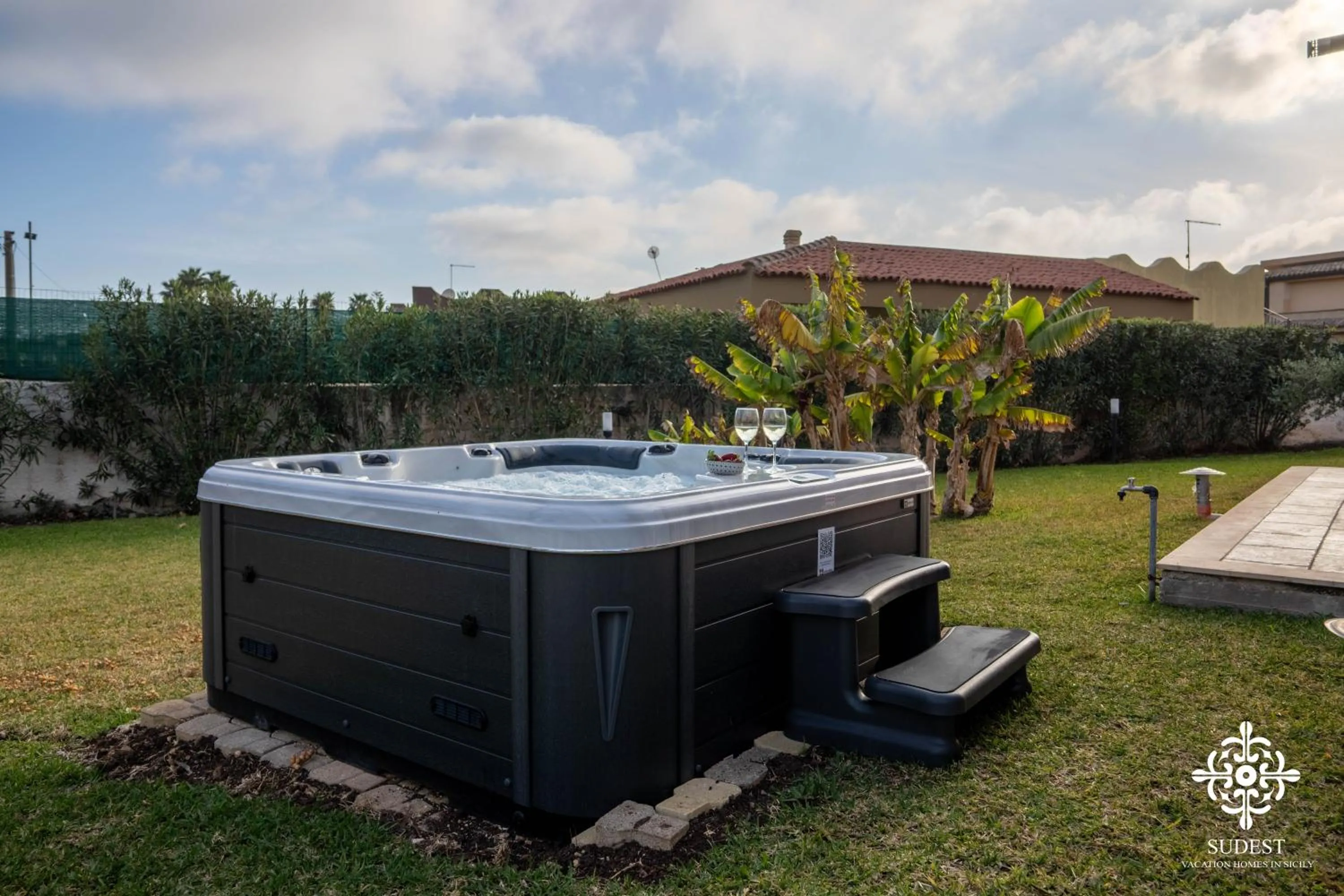Villa Seaside - Beach Retreat with jacuzzi