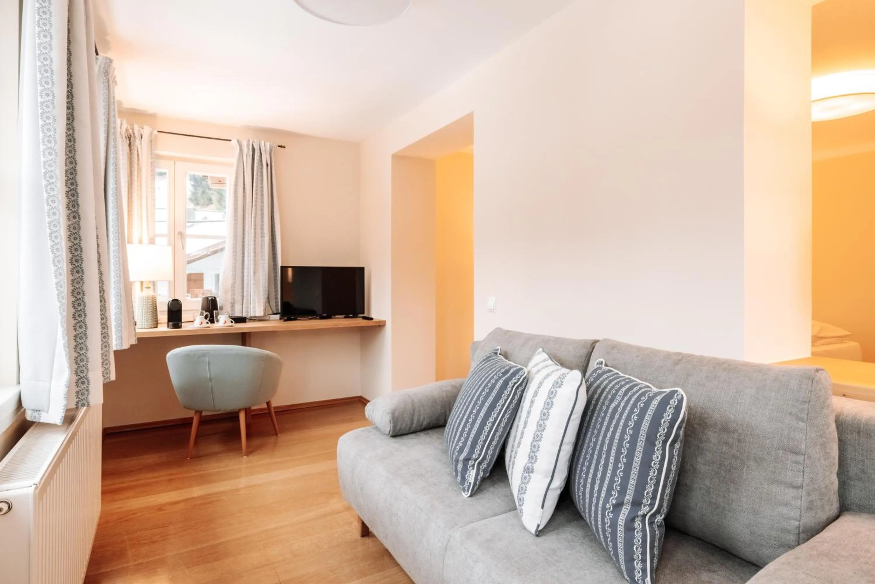 Communal lounge/ TV room in Hubertus Boutiquehotel Filzmoos