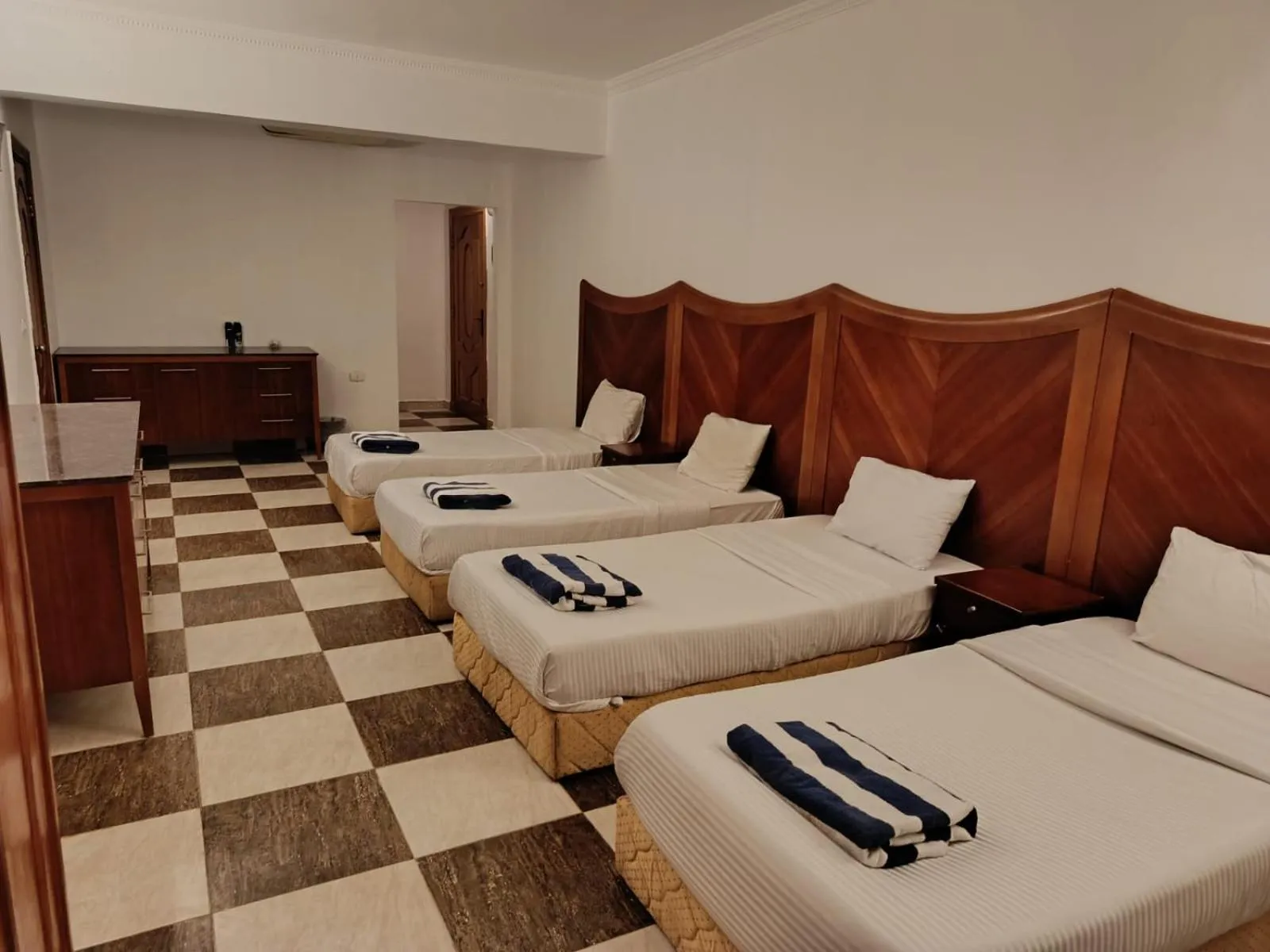 Photo of the whole room in Serenity Lodge