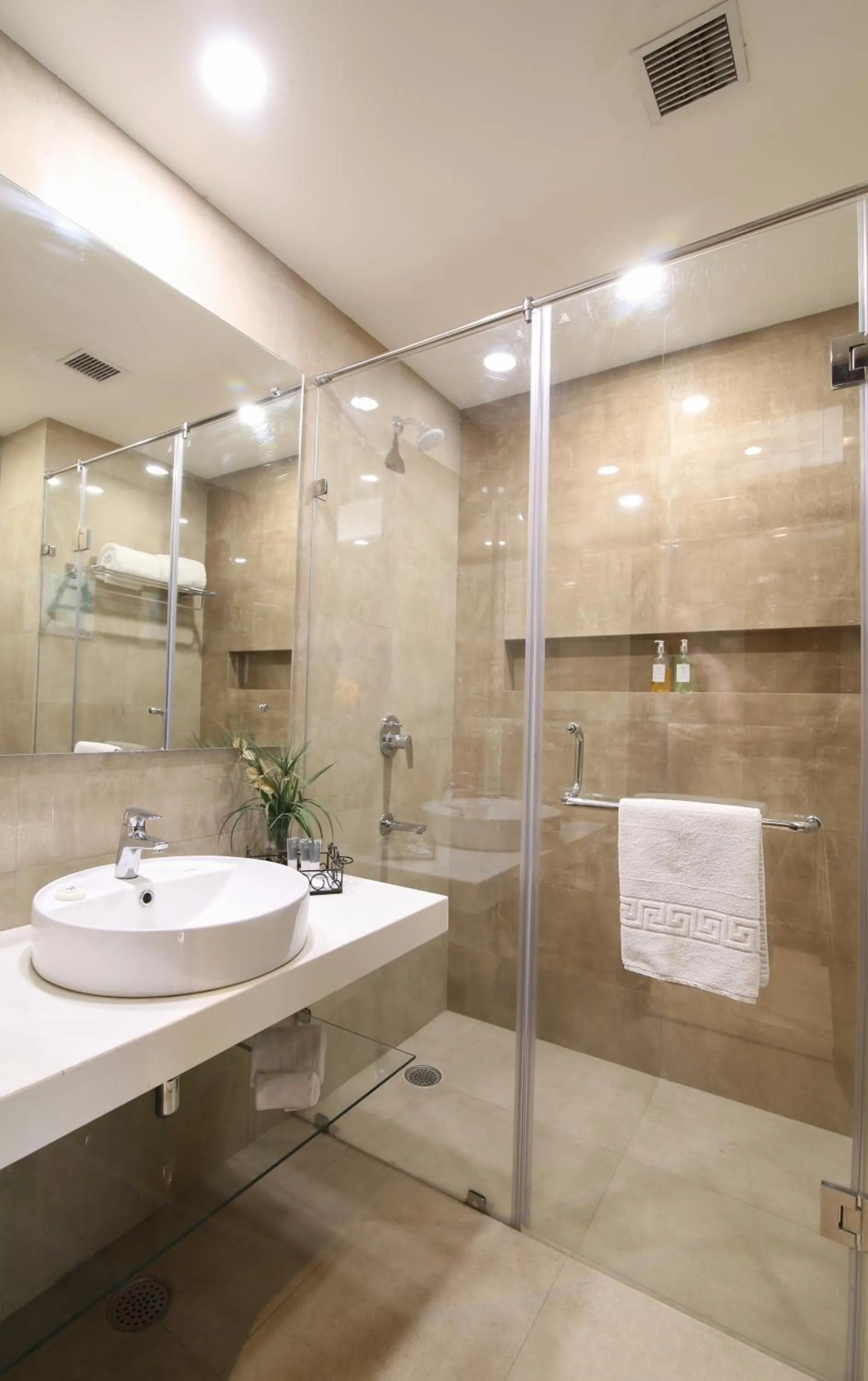 Bathroom in Kwality's Motel Shiraz