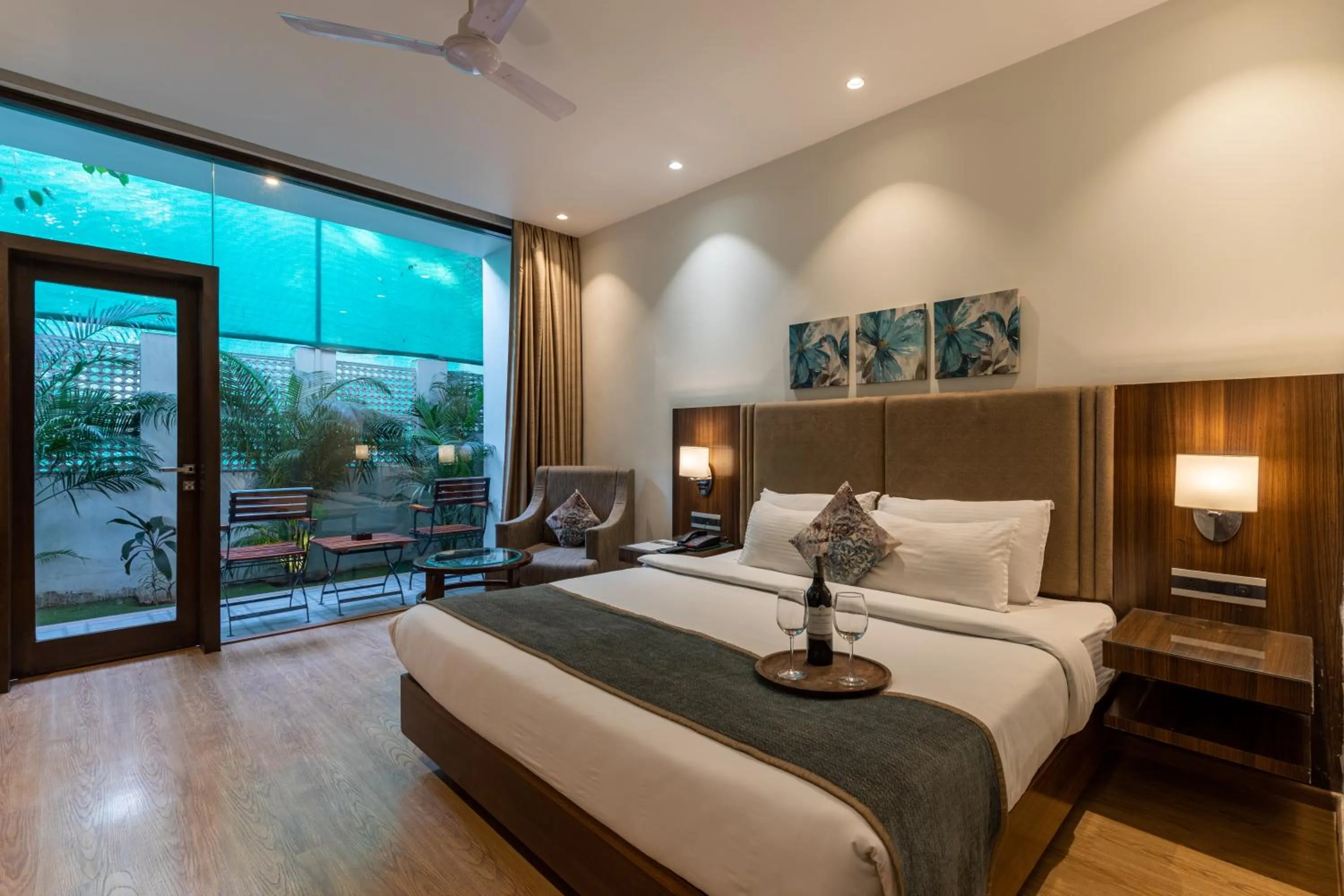 Bedroom, Bed in Kwality's Motel Shiraz