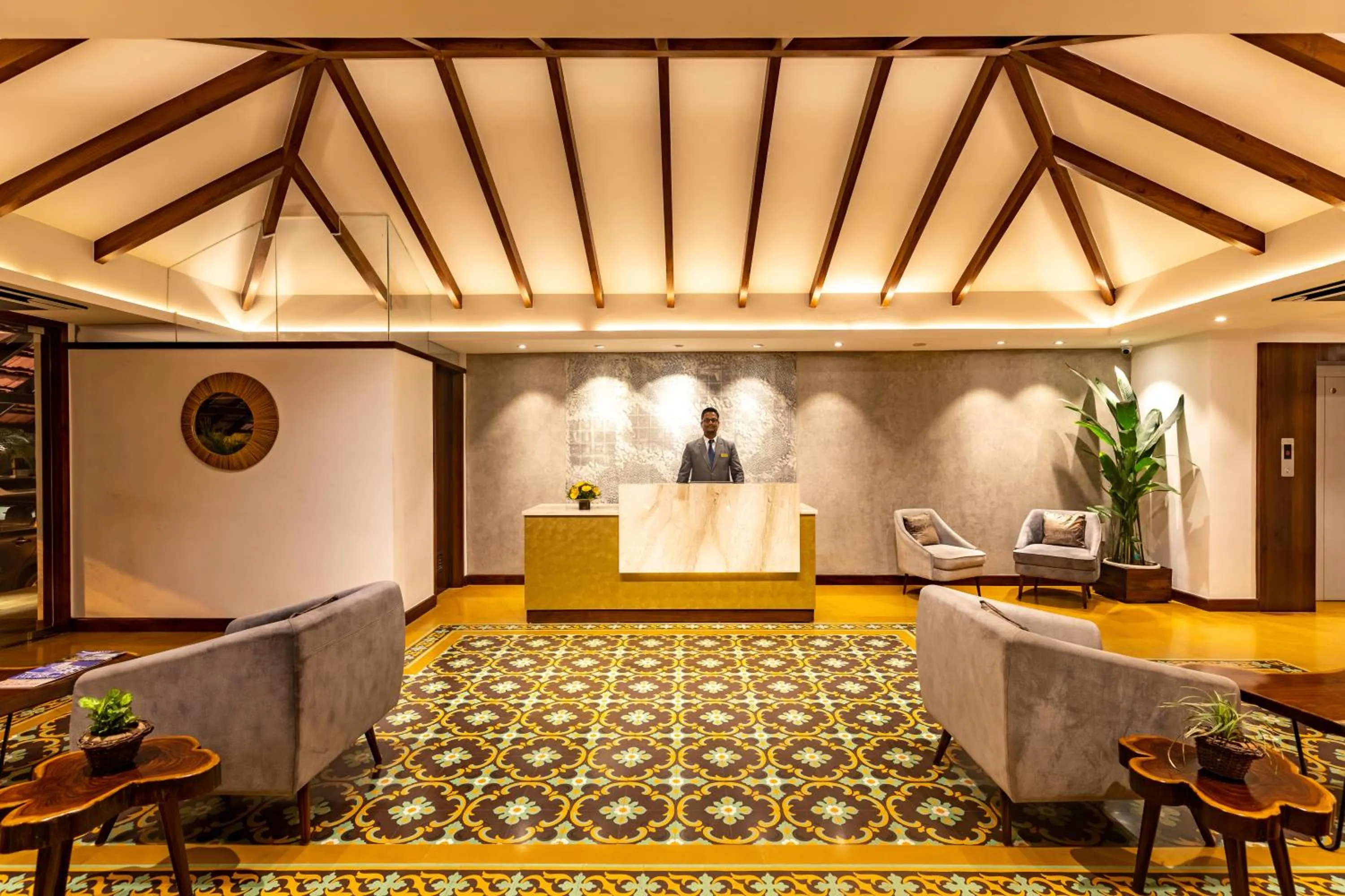 Lobby or reception in Kwality's Motel Shiraz