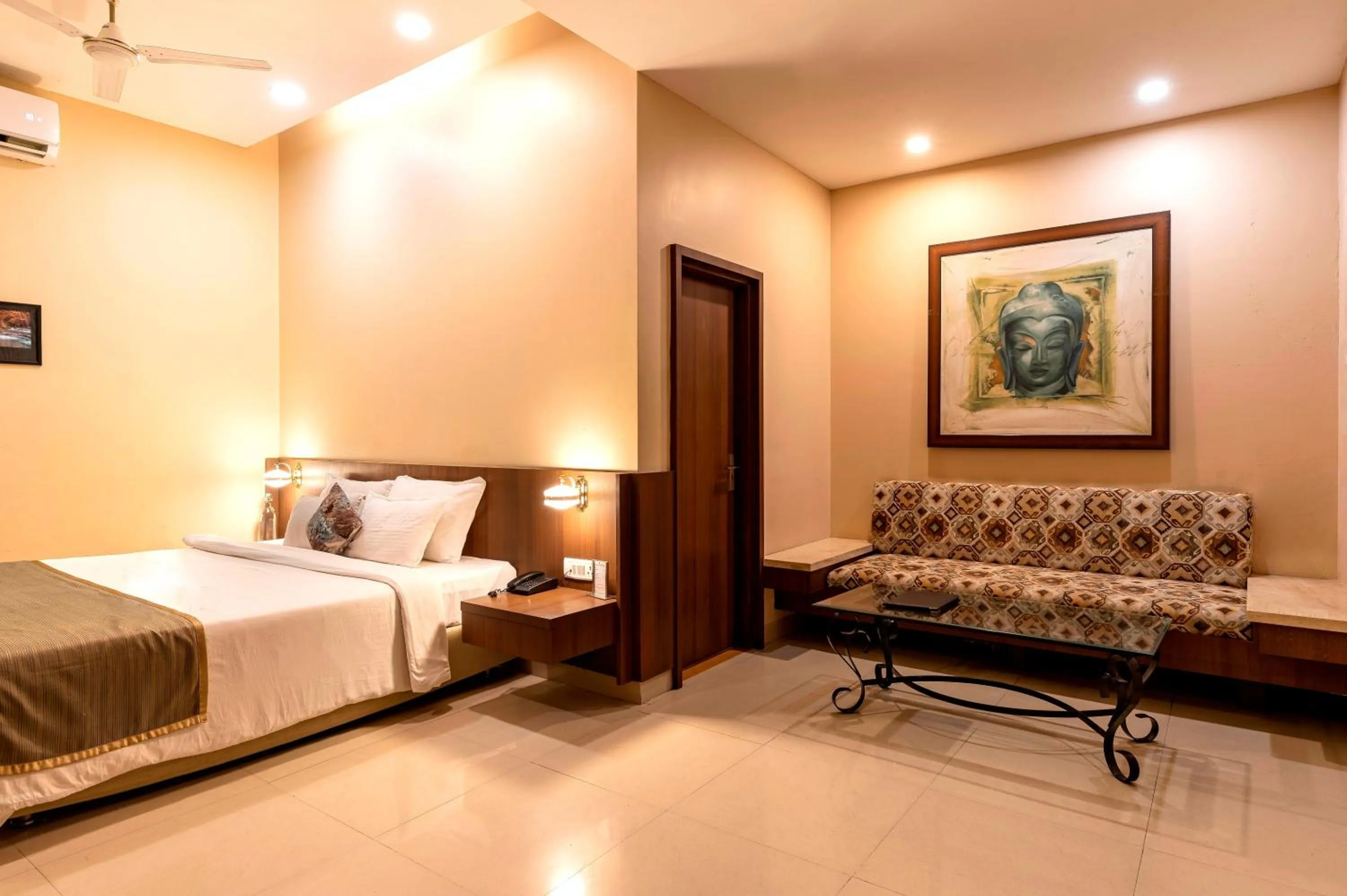 Bed in Kwality's Motel Shiraz