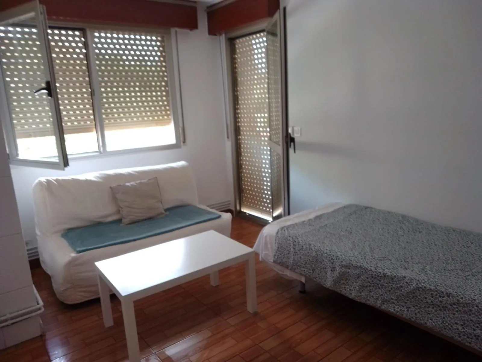 Photo of the whole room in La Arena Apartamentos Zierbena