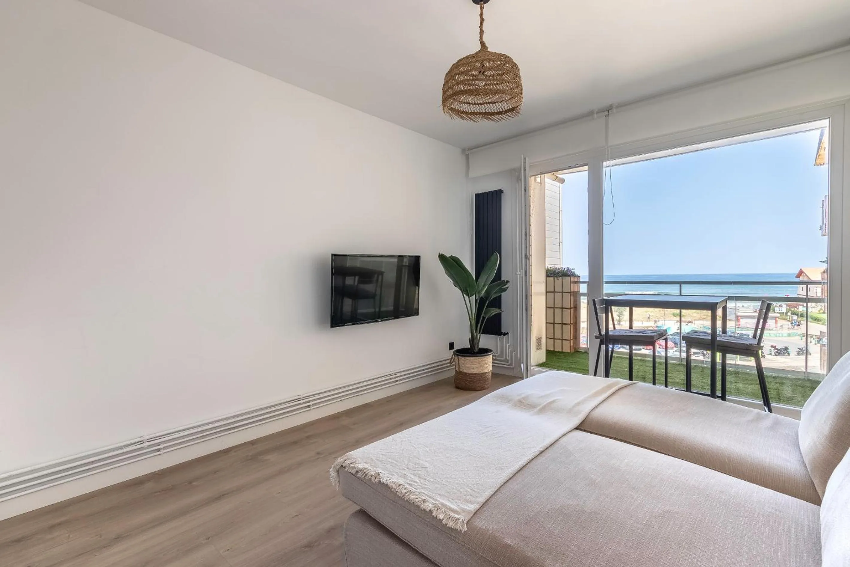 Sea view in La Arena Apartamentos Zierbena