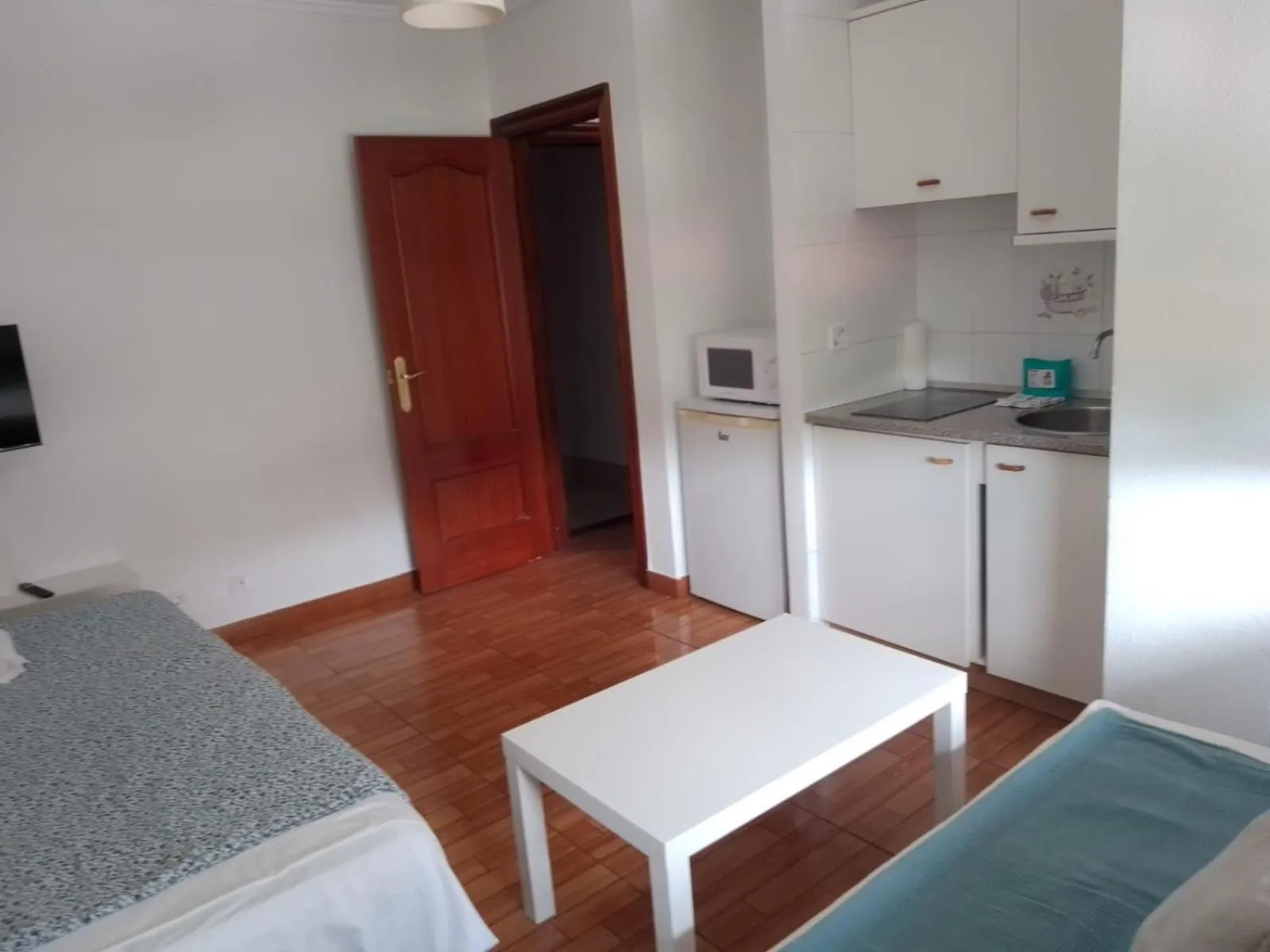 Kitchen or kitchenette in La Arena Apartamentos Zierbena