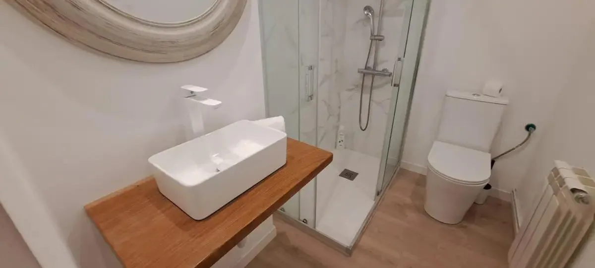 Shower in La Arena Apartamentos Zierbena