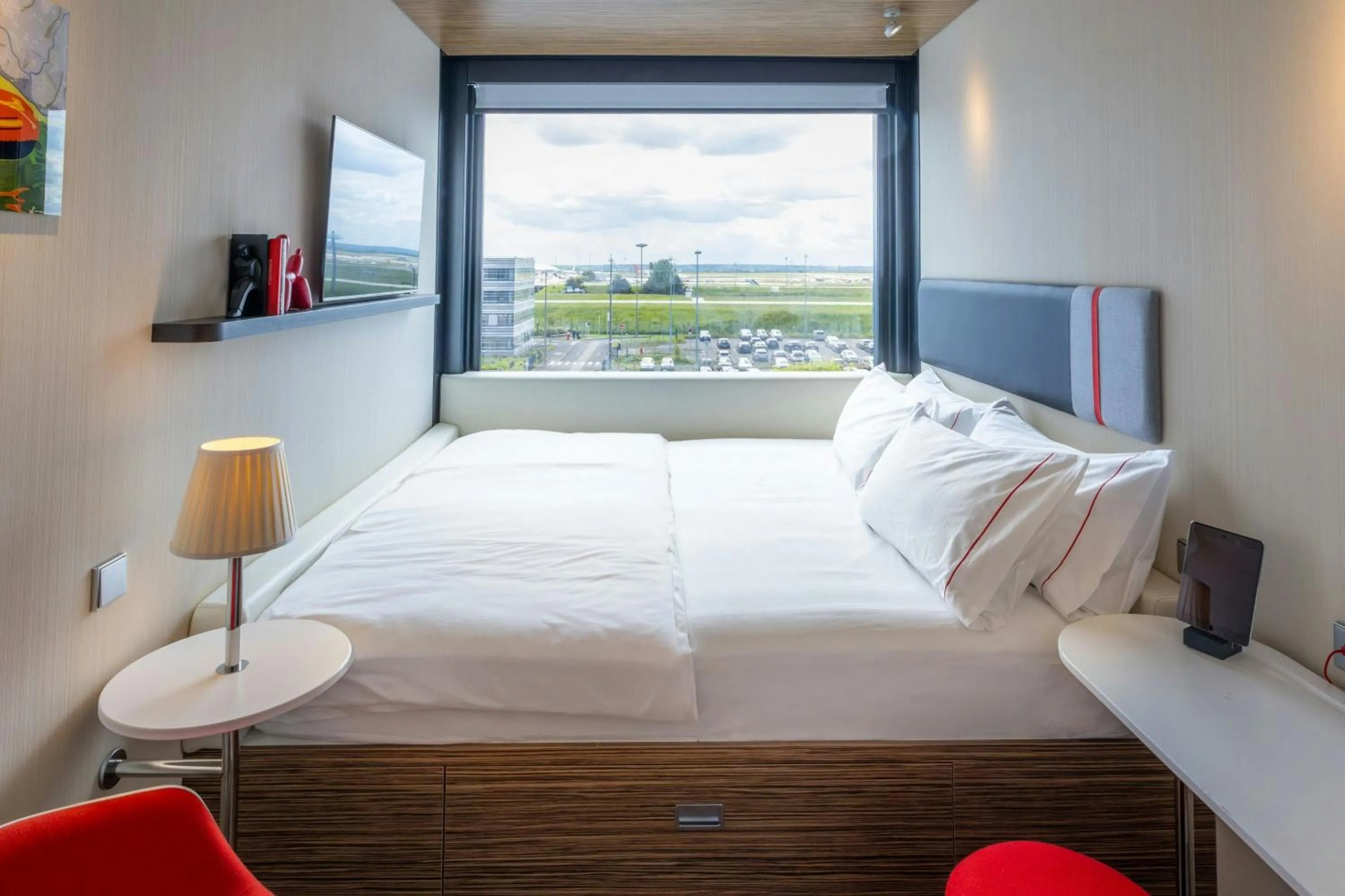 Bedroom, Bed in citizenM Paris Charles de Gaulle Airport